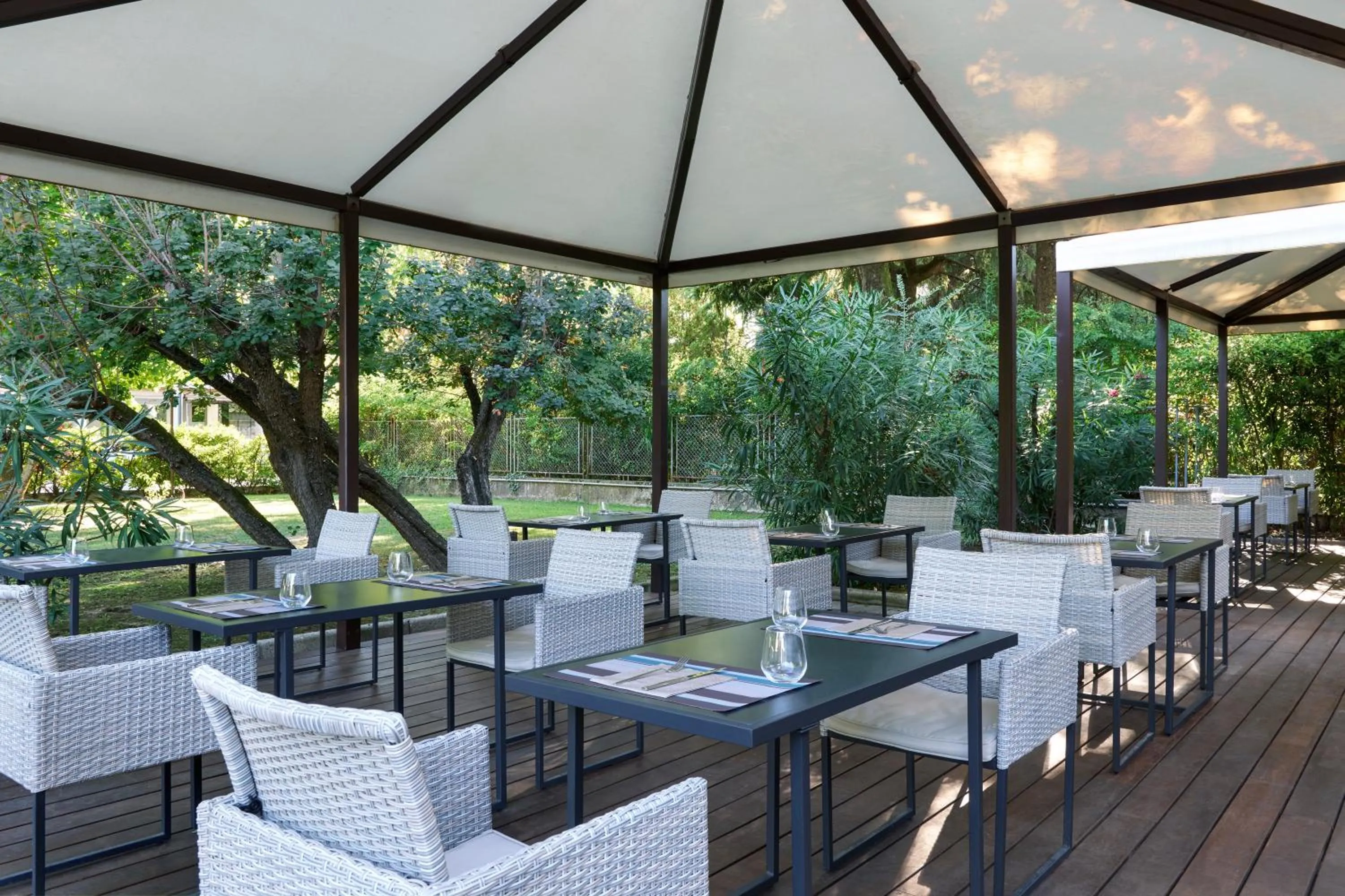 Patio in Best Western Park Hotel Continental