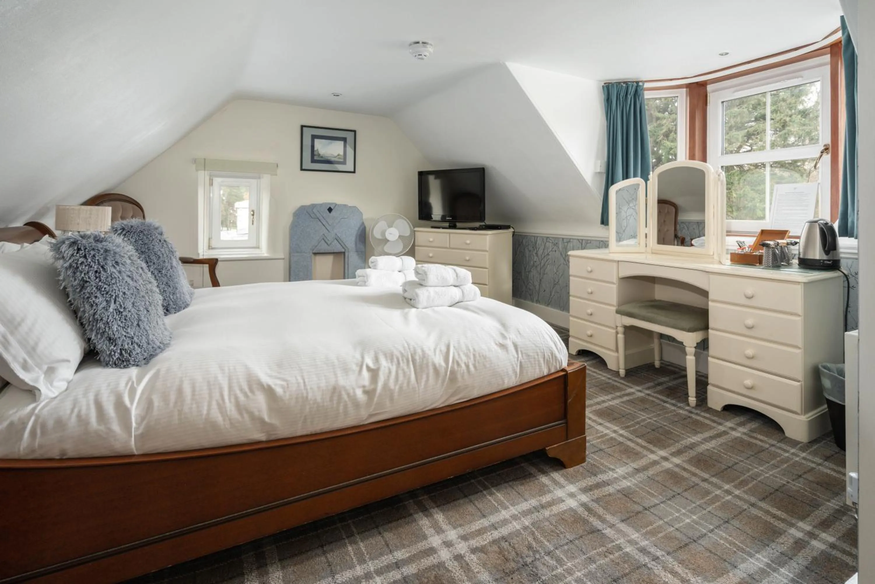 Bed in The Rowan Tree Country Hotel