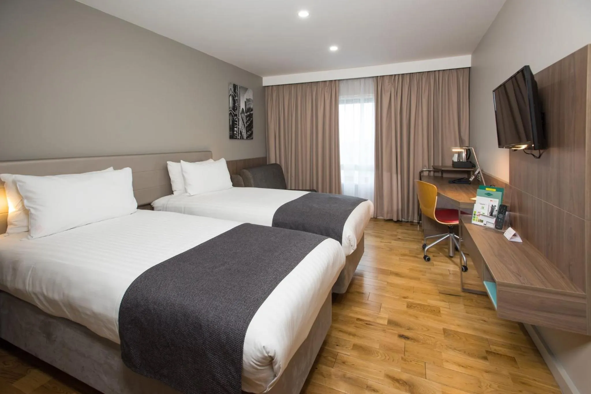Photo of the whole room, Bed in Holiday Inn London West by IHG