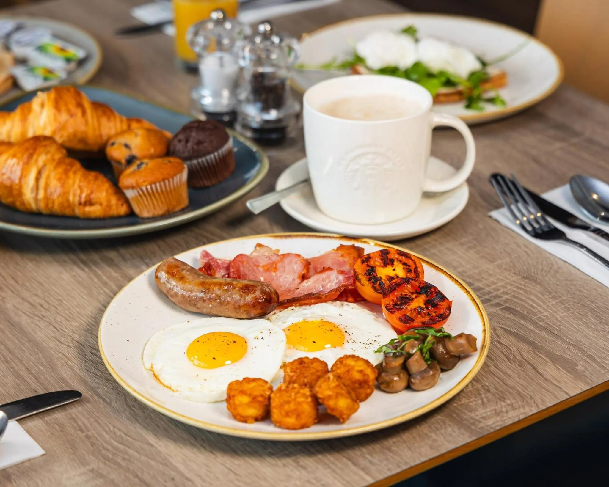 Restaurant/places to eat in Holiday Inn London West by IHG