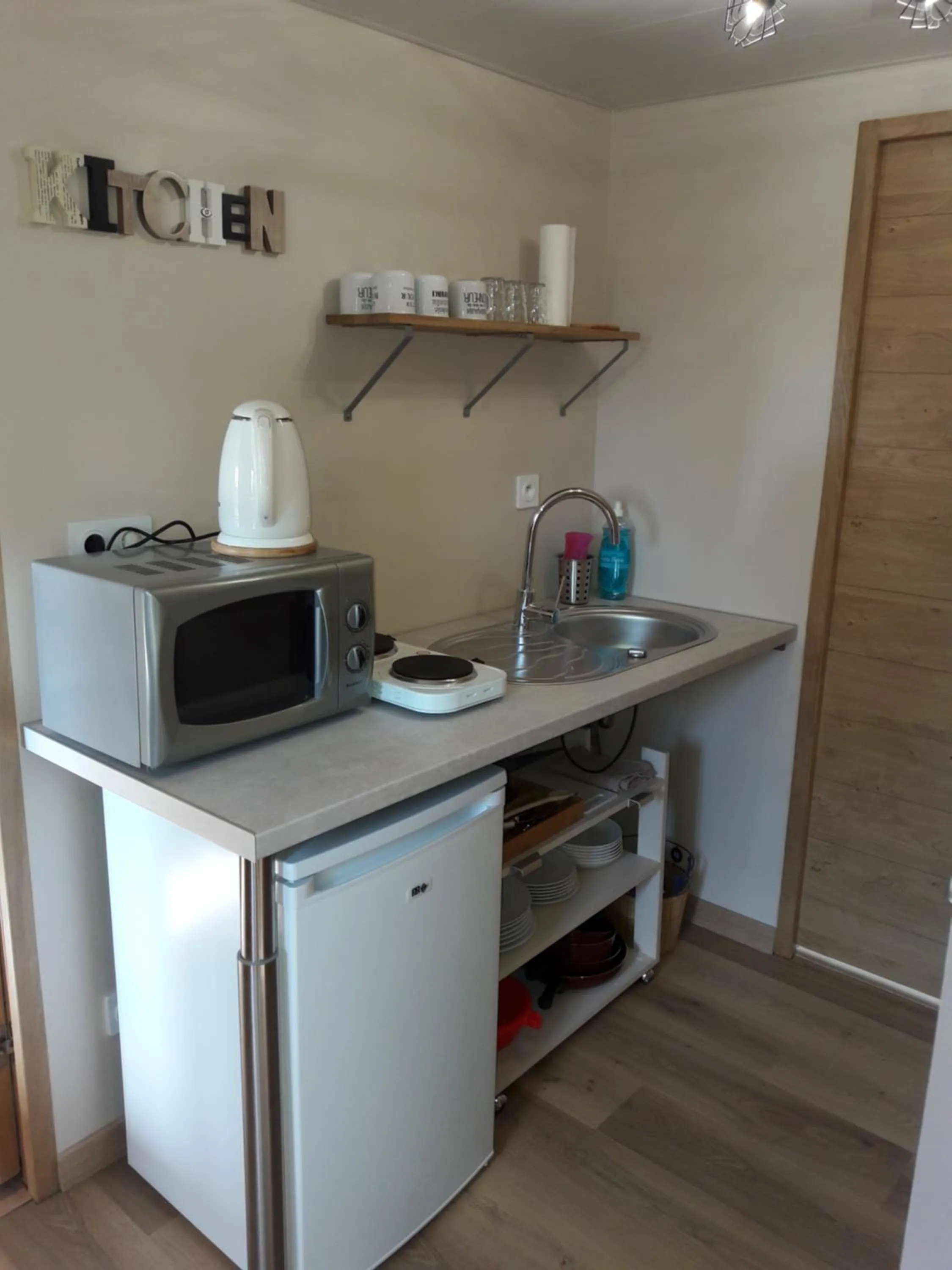 Staff in La Cense Hebron