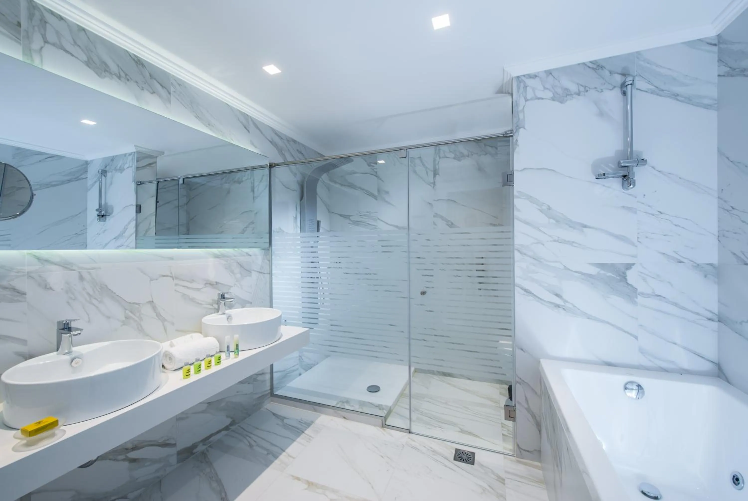 Shower in Rethymno Palace