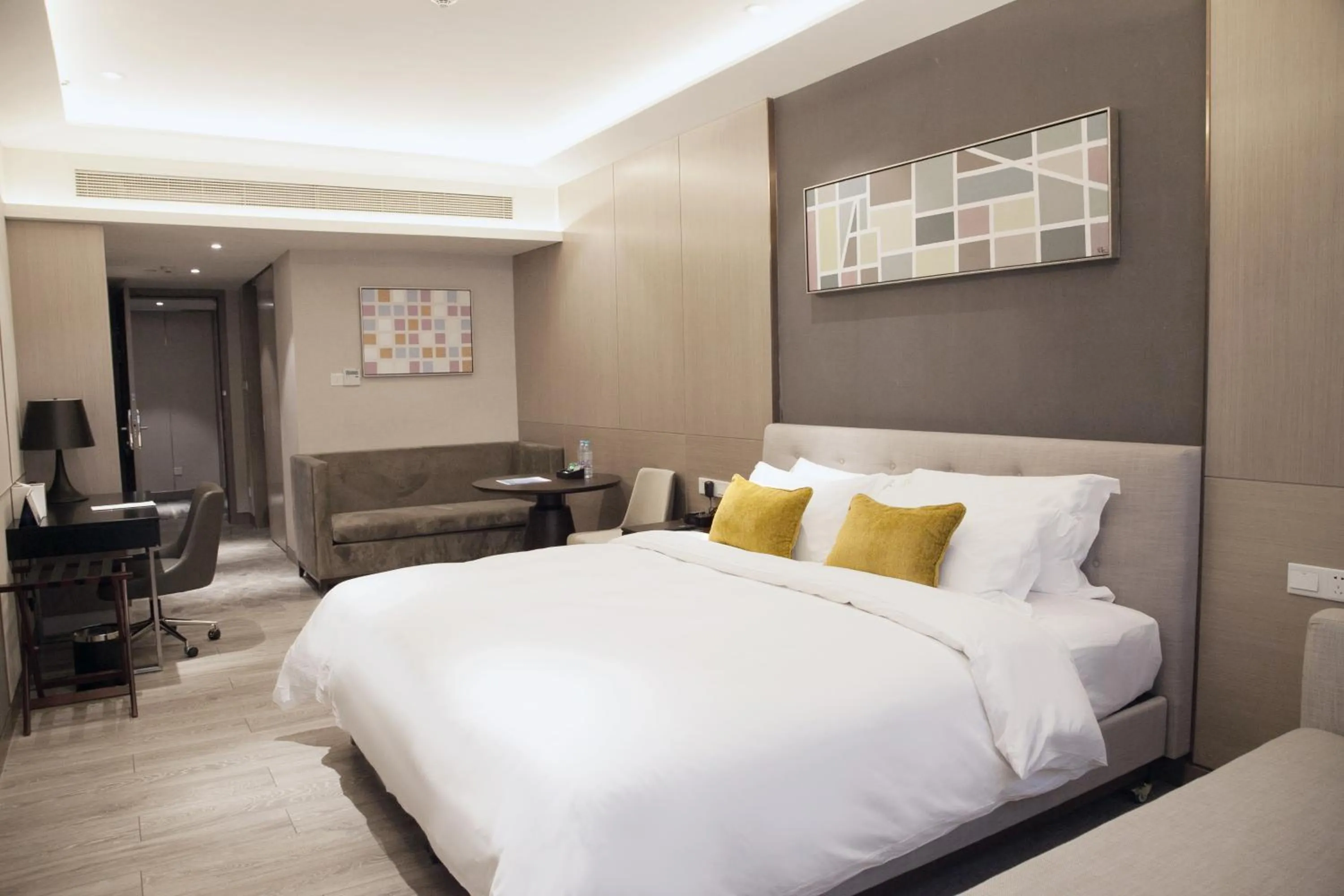 Photo of the whole room, Bed in Modena by Fraser Changsha