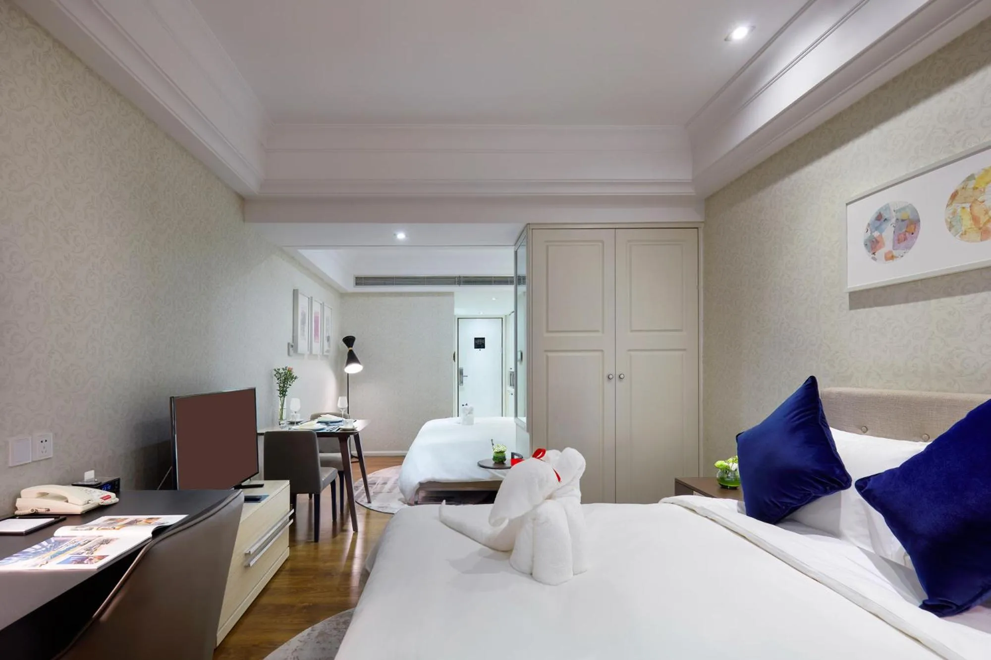 Photo of the whole room, Bed in Modena by Fraser Changsha