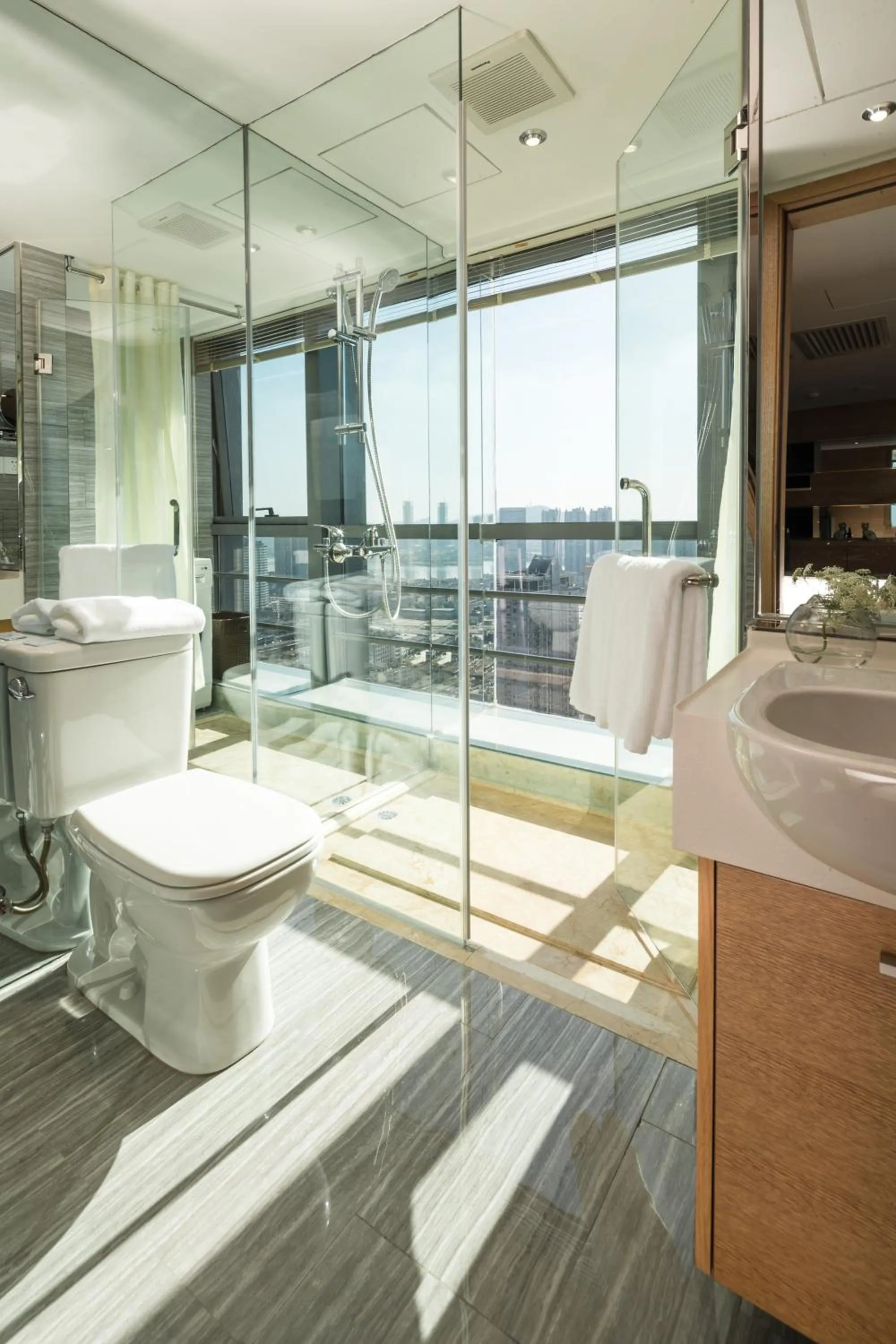 Bathroom in Modena by Fraser Changsha