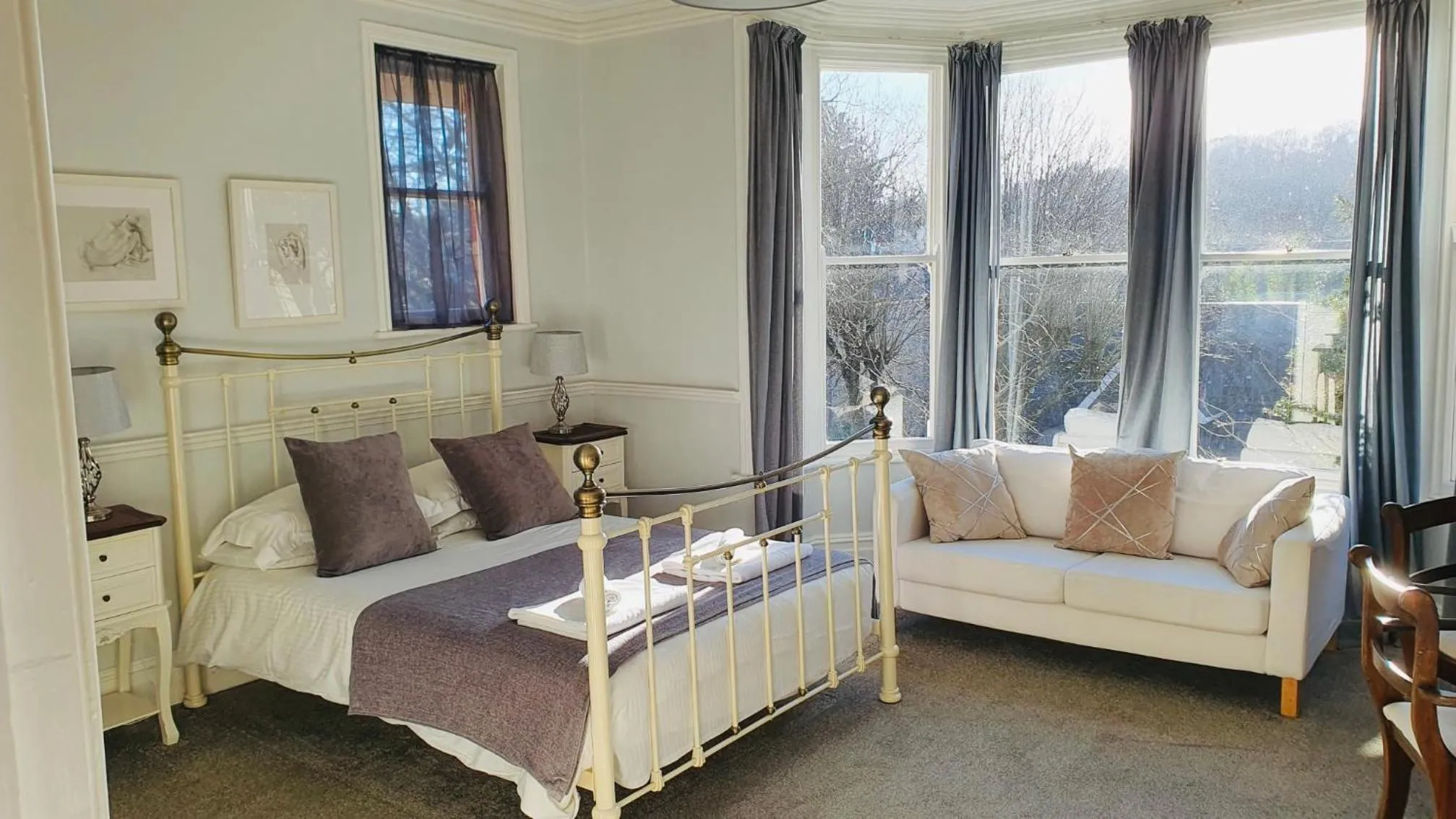 Bedroom, Bed in Holbein House
