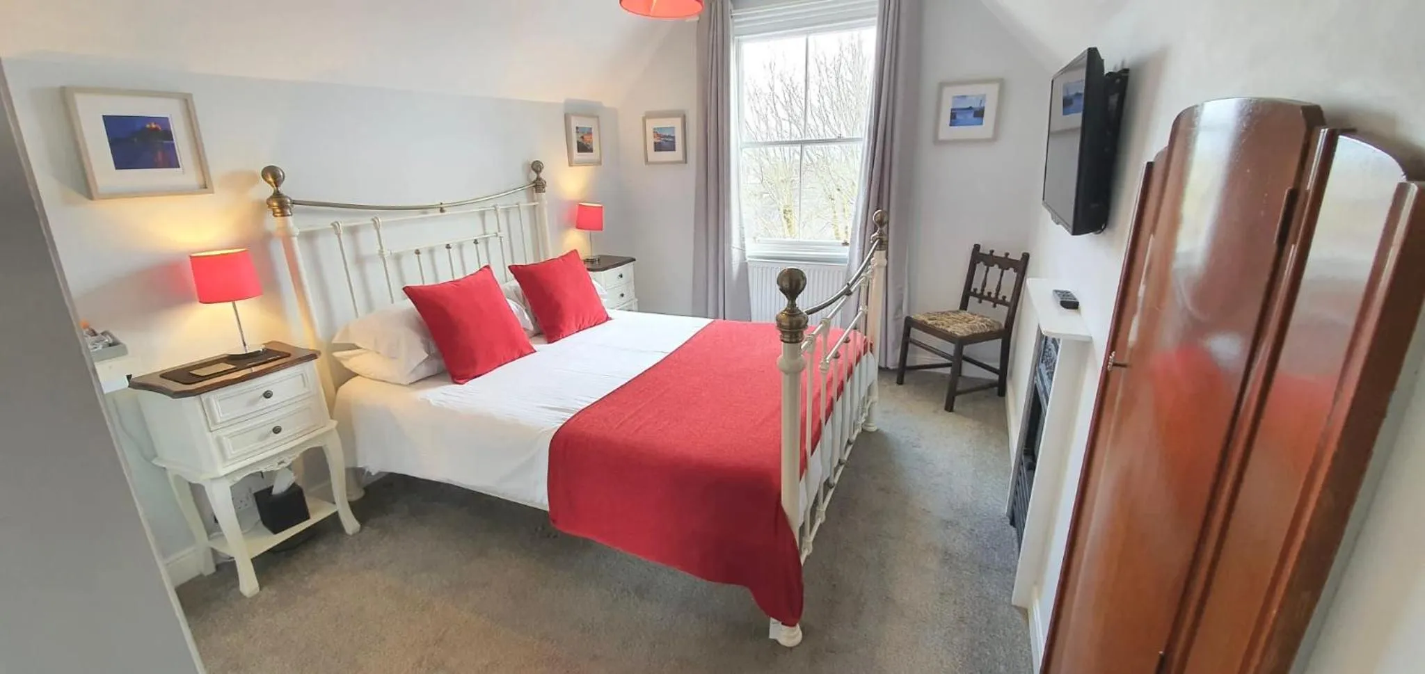 Bed in Holbein House