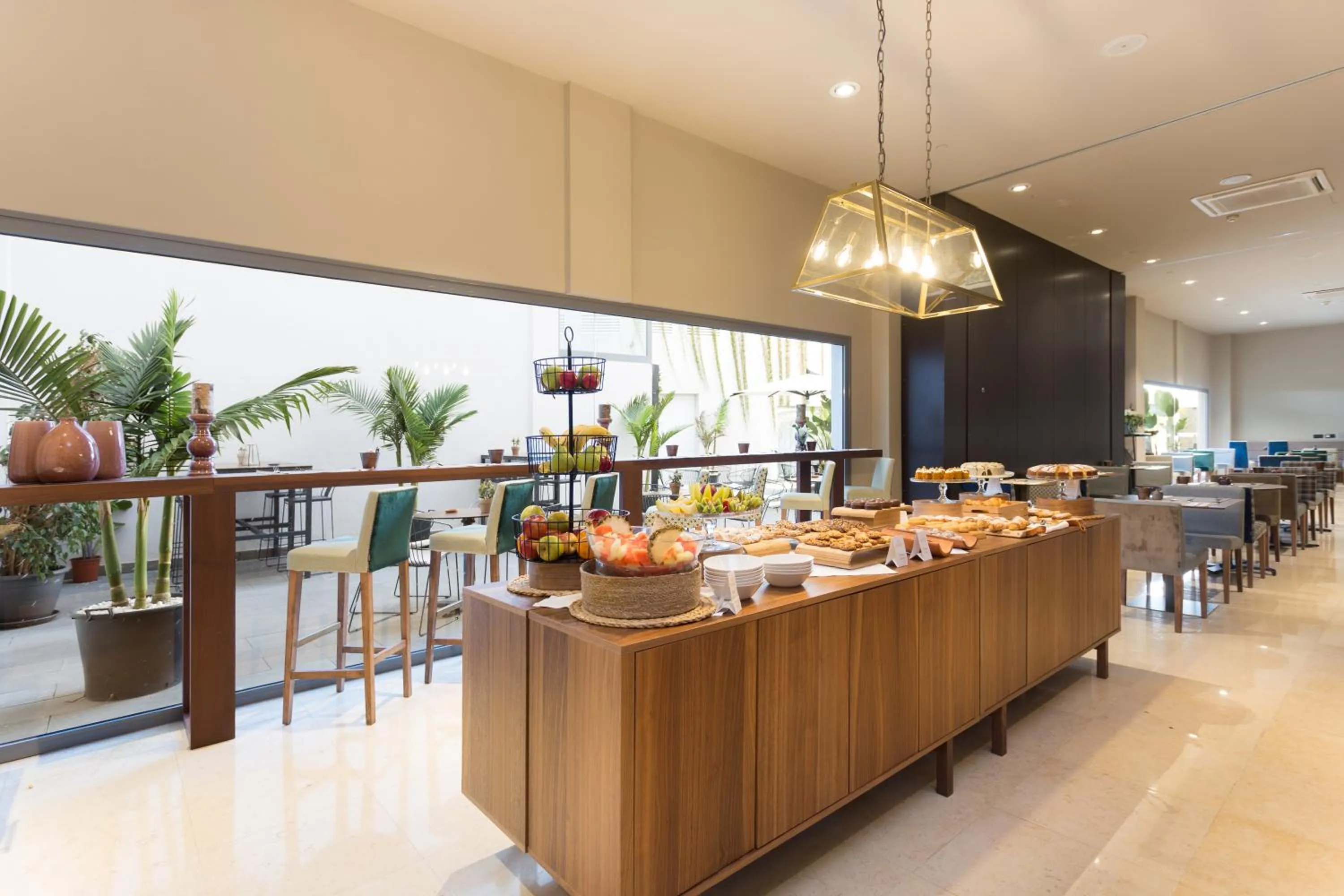 Restaurant/places to eat in La Laguna Gran Hotel