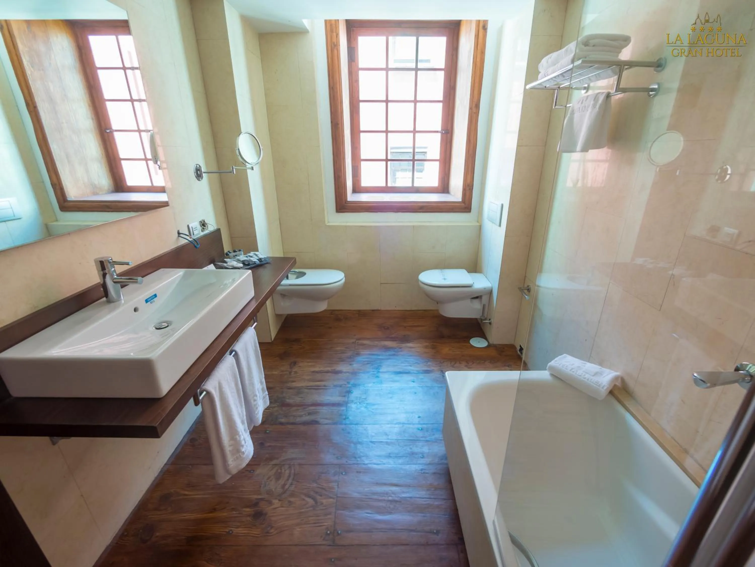 Shower in La Laguna Gran Hotel