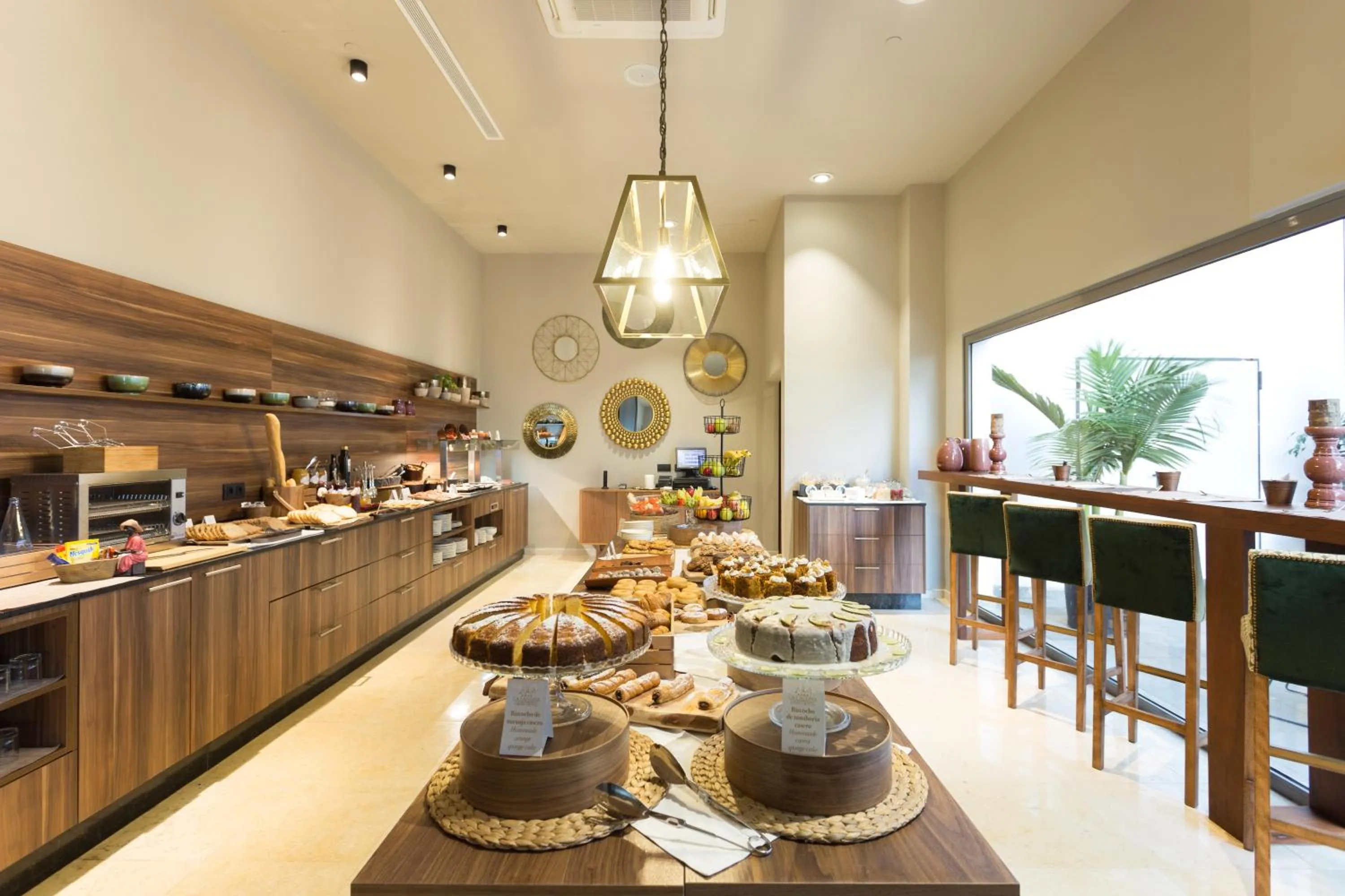 Restaurant/places to eat in La Laguna Gran Hotel