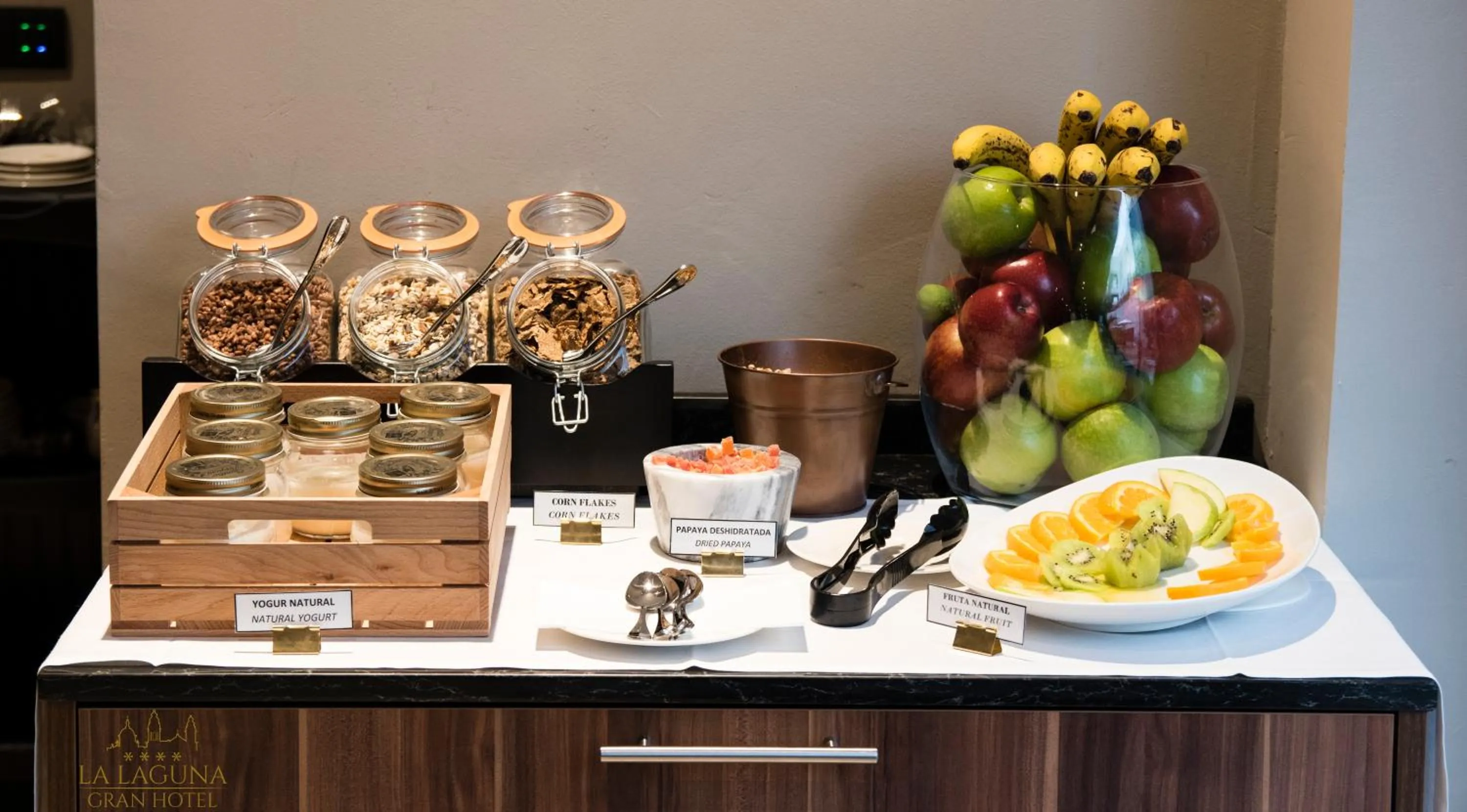 Buffet breakfast in La Laguna Gran Hotel