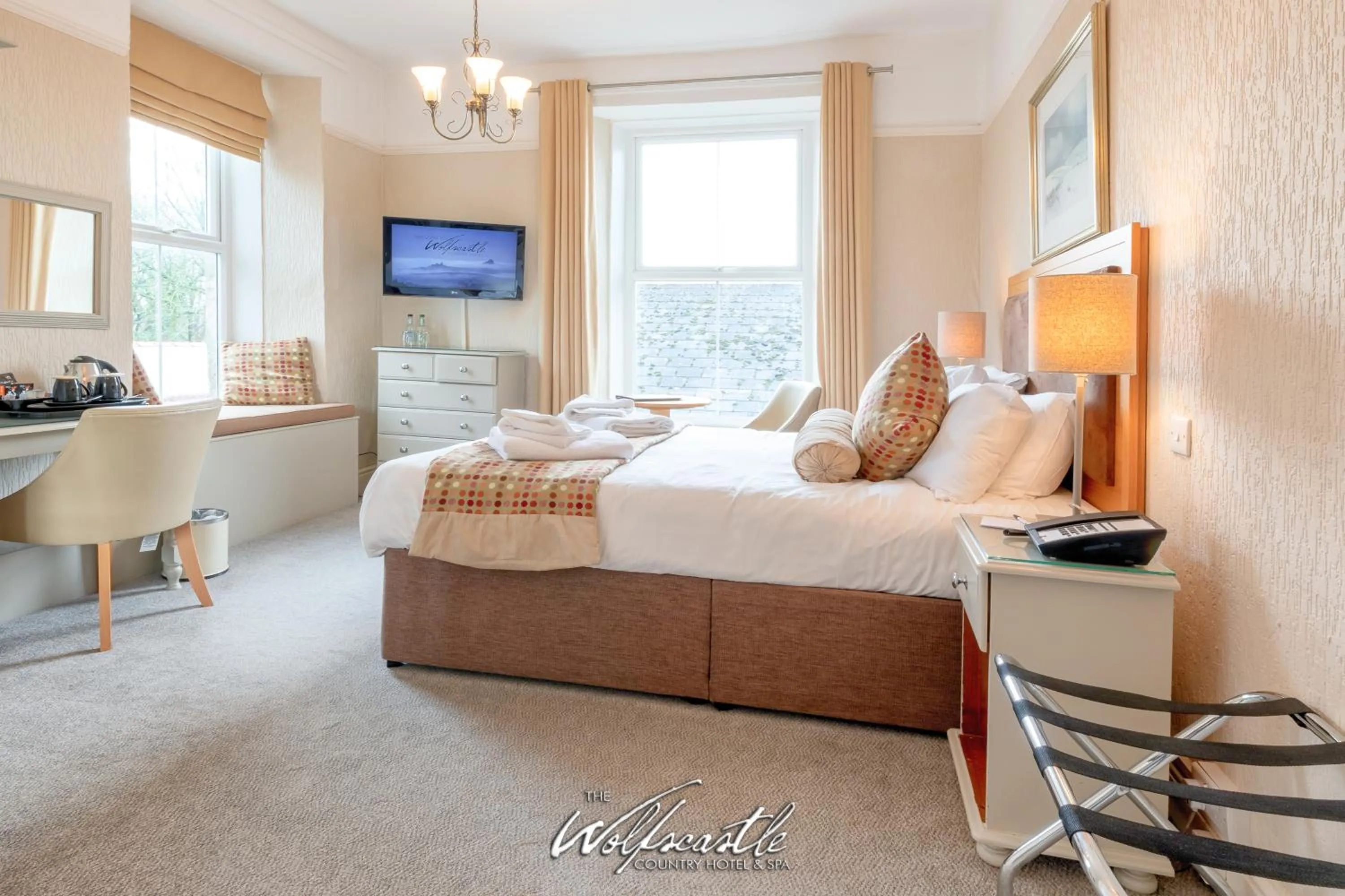 Photo of the whole room, Bed in Wolfscastle Country Hotel