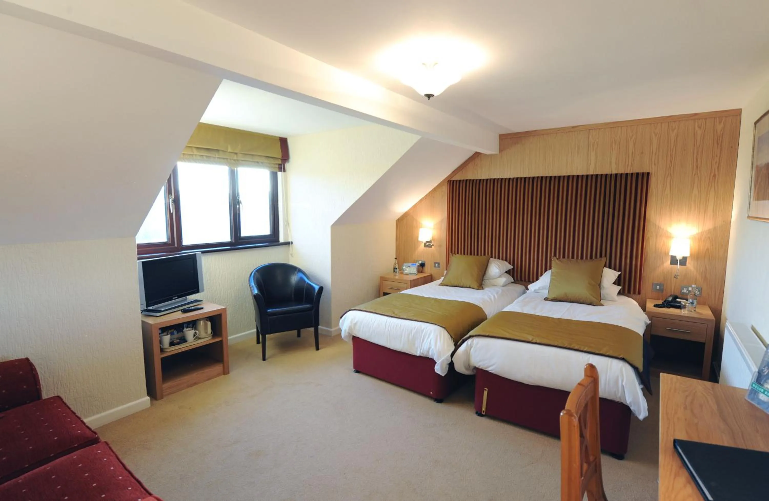 Day, Bed in Wolfscastle Country Hotel