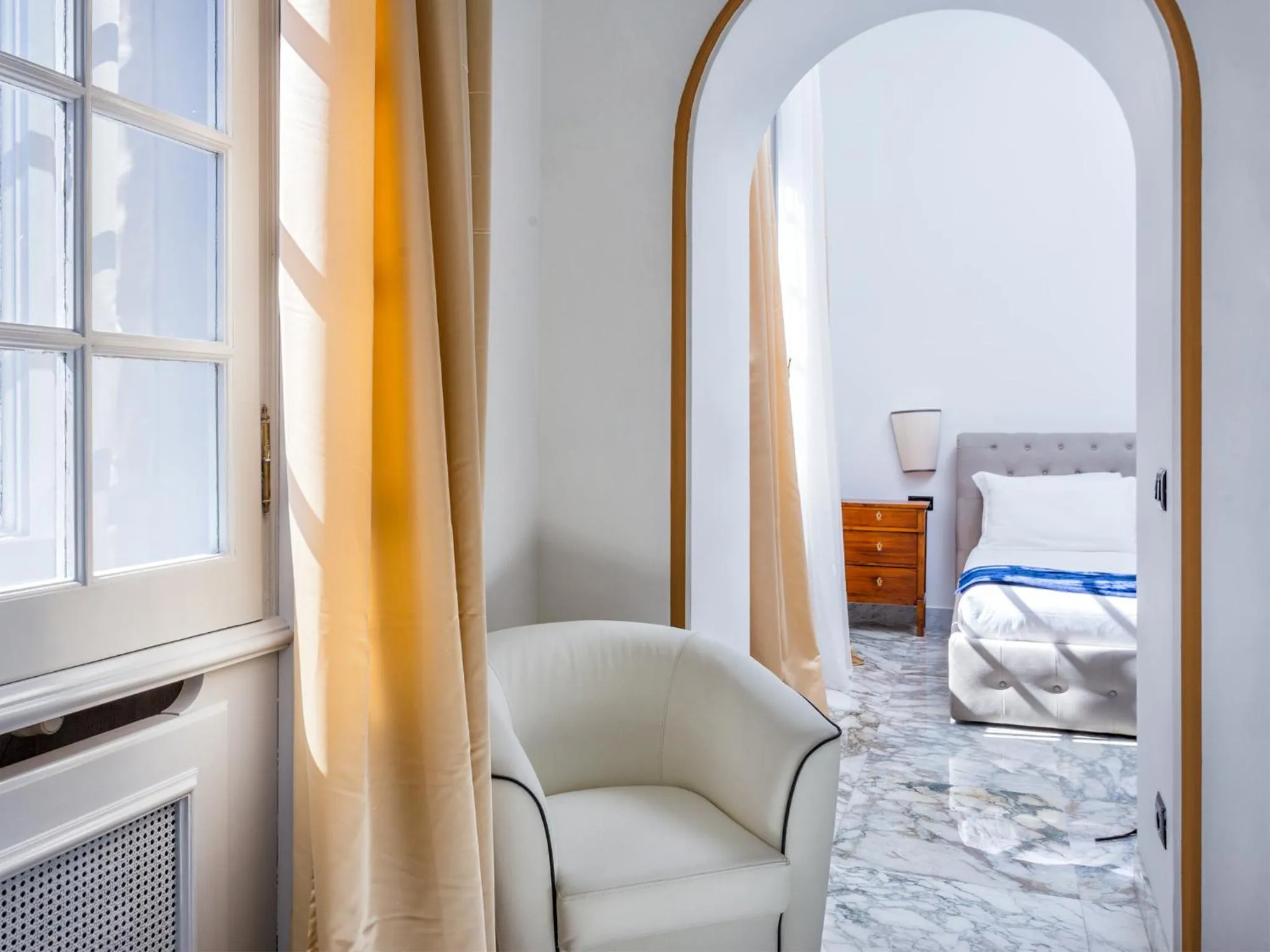 Bedroom, Bed in Queen Palace Suites