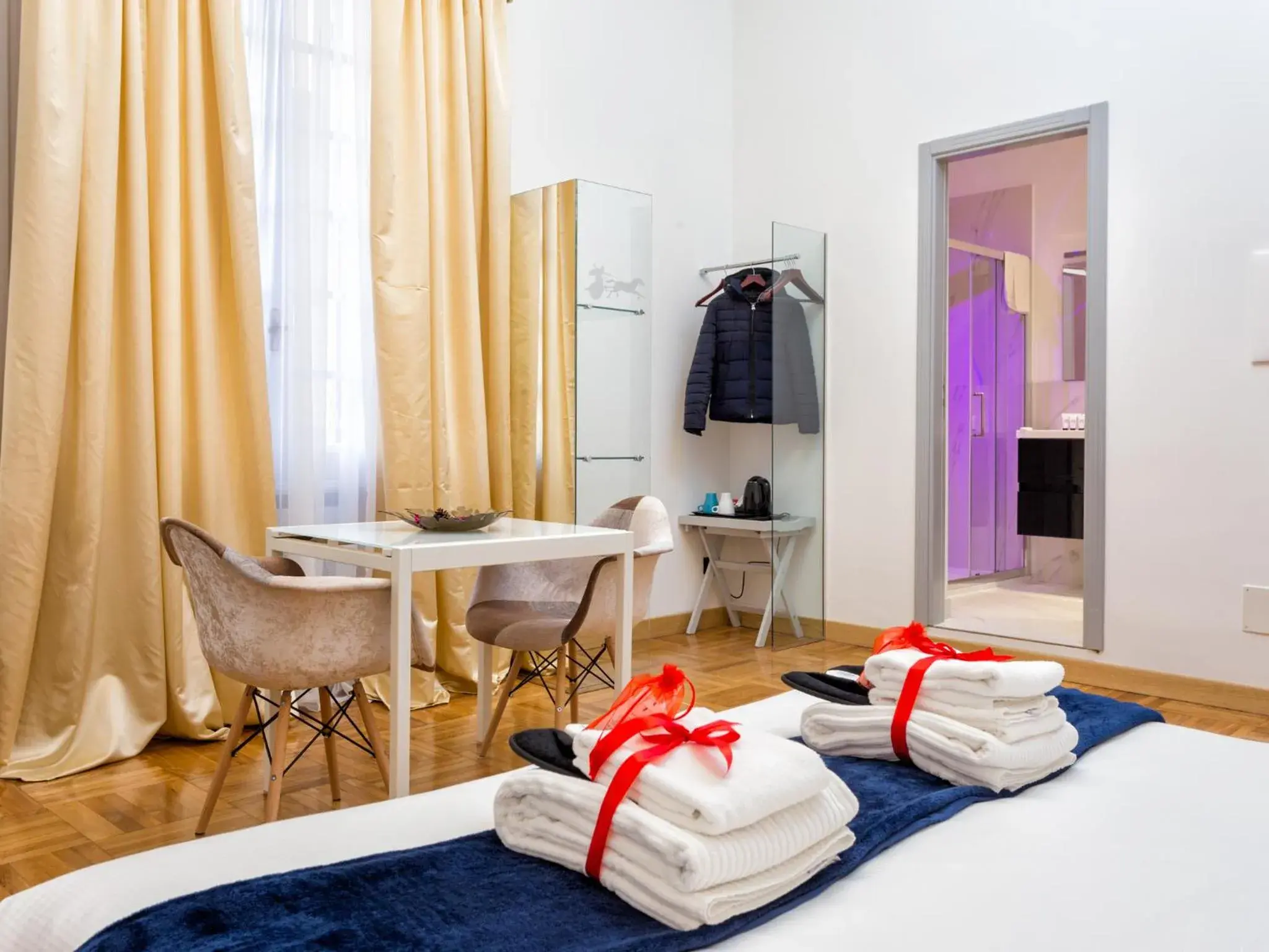 Deluxe Double Room in Queen Palace Suites Deluxe Double Room in Queen Palace Suites