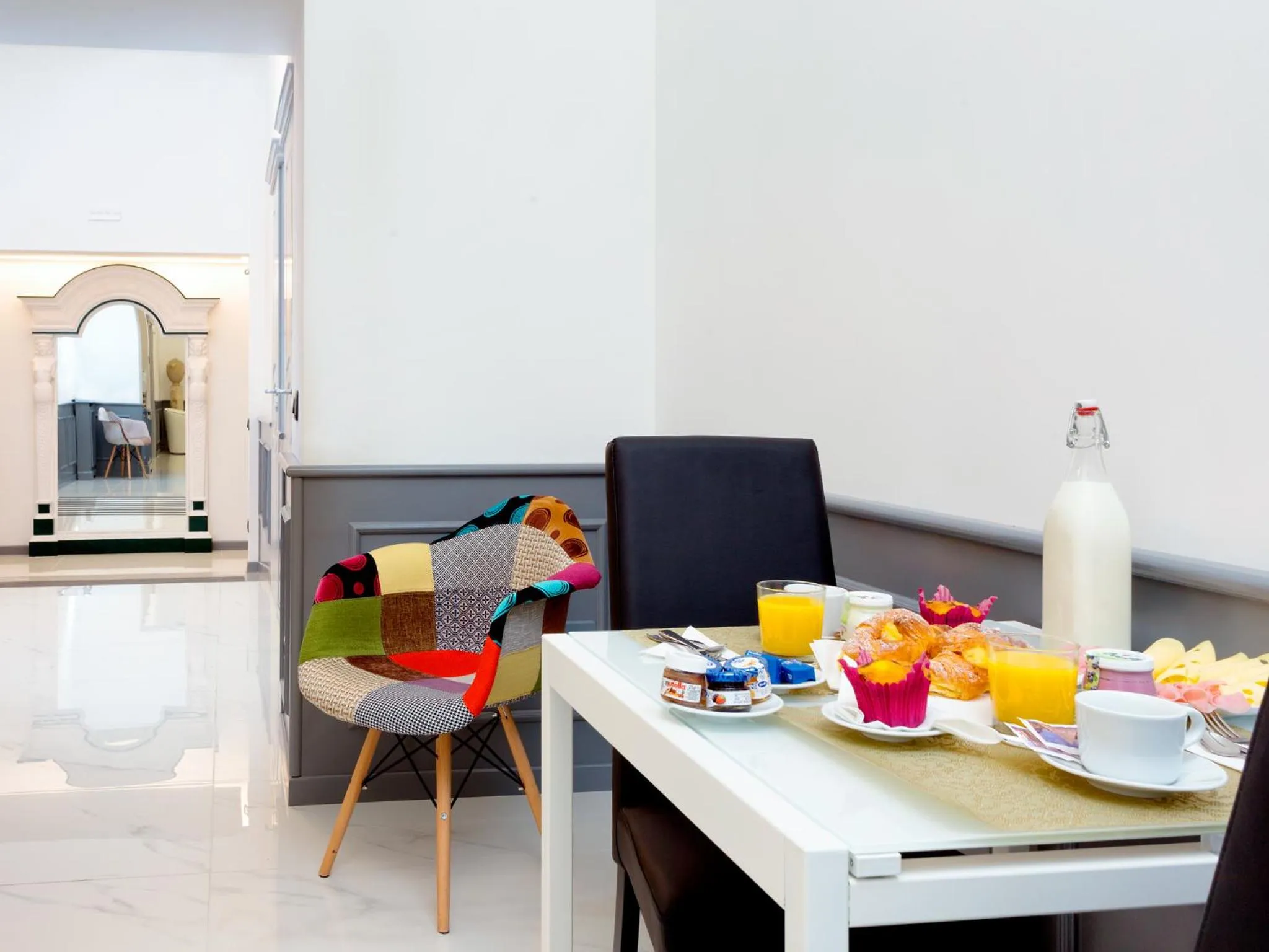 Communal lounge/ TV room in Queen Palace Suites