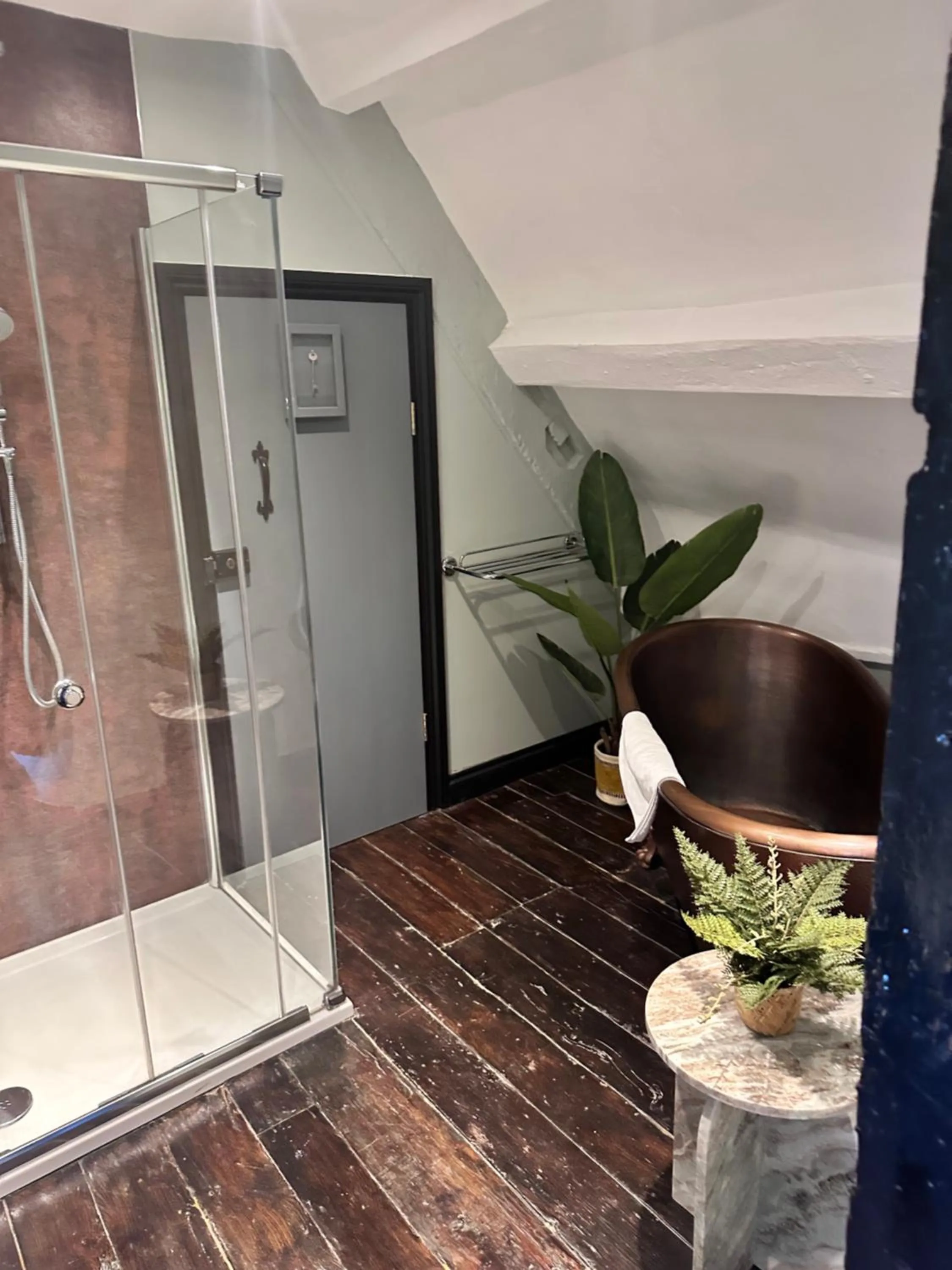 Shower in The Ancient Gatehouse & Rugantino Restaurant