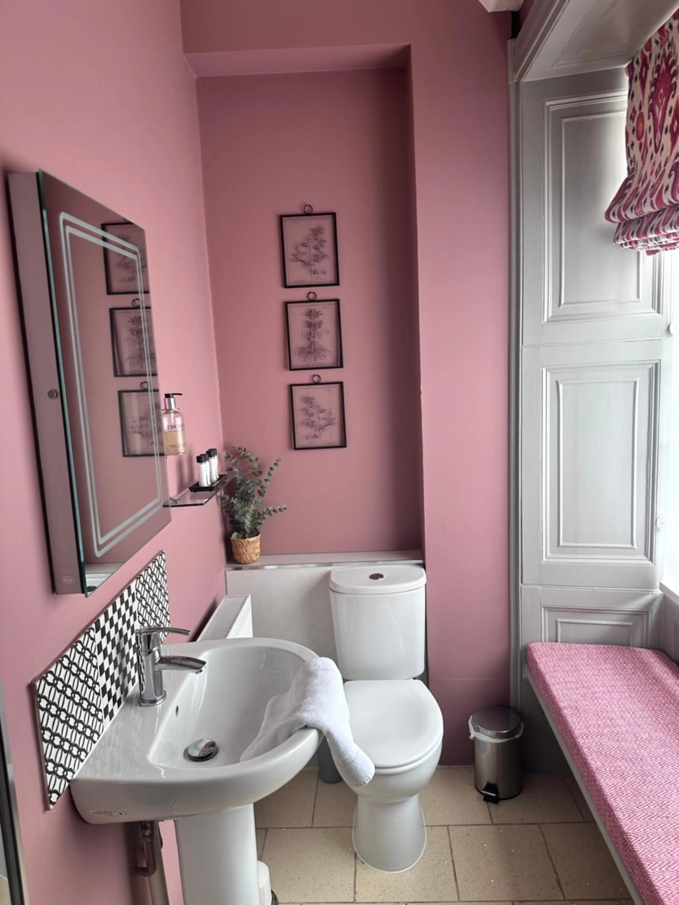 Bathroom in The Ancient Gatehouse & Rugantino Restaurant