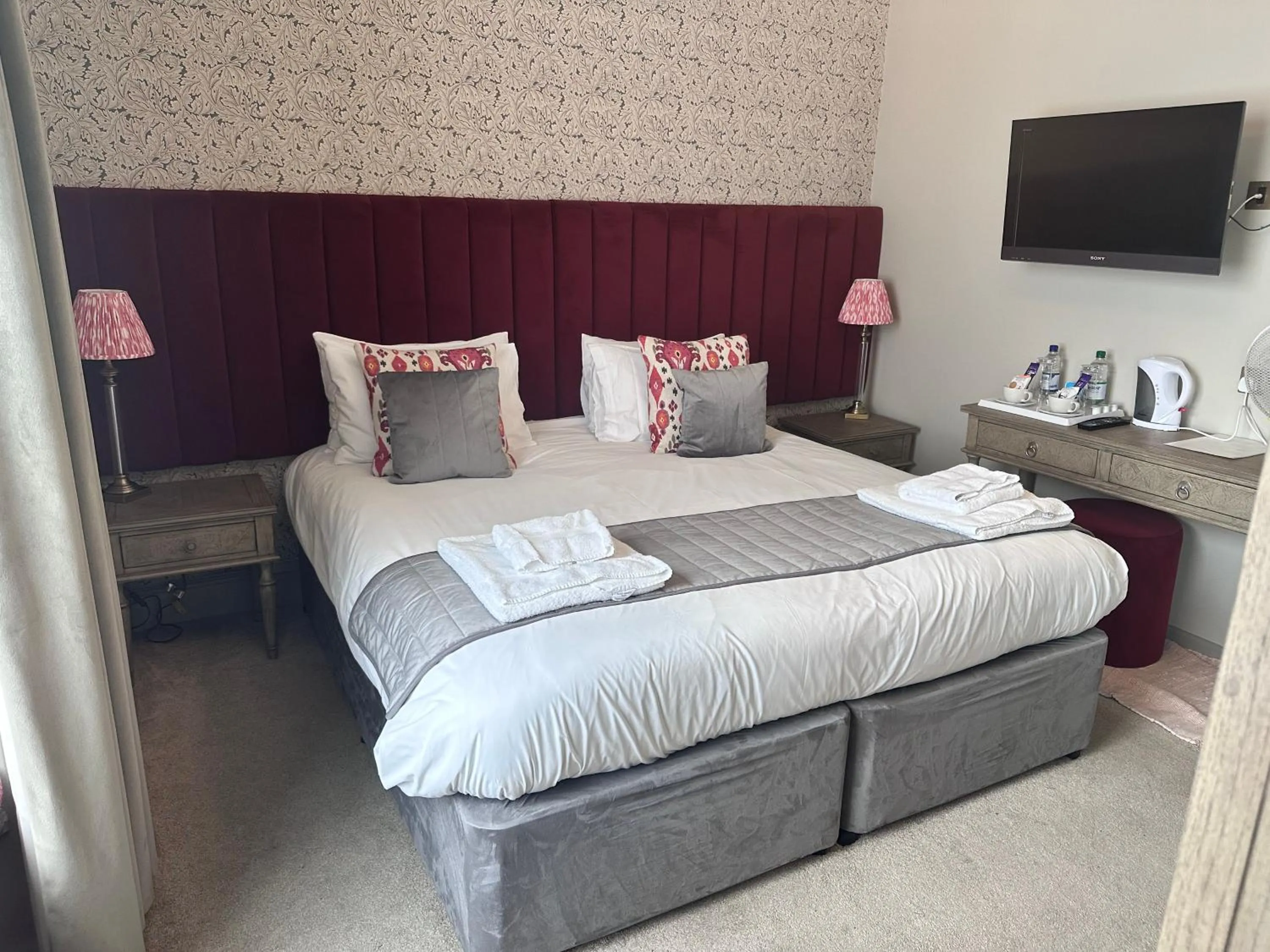 Bed in The Ancient Gatehouse & Rugantino Restaurant