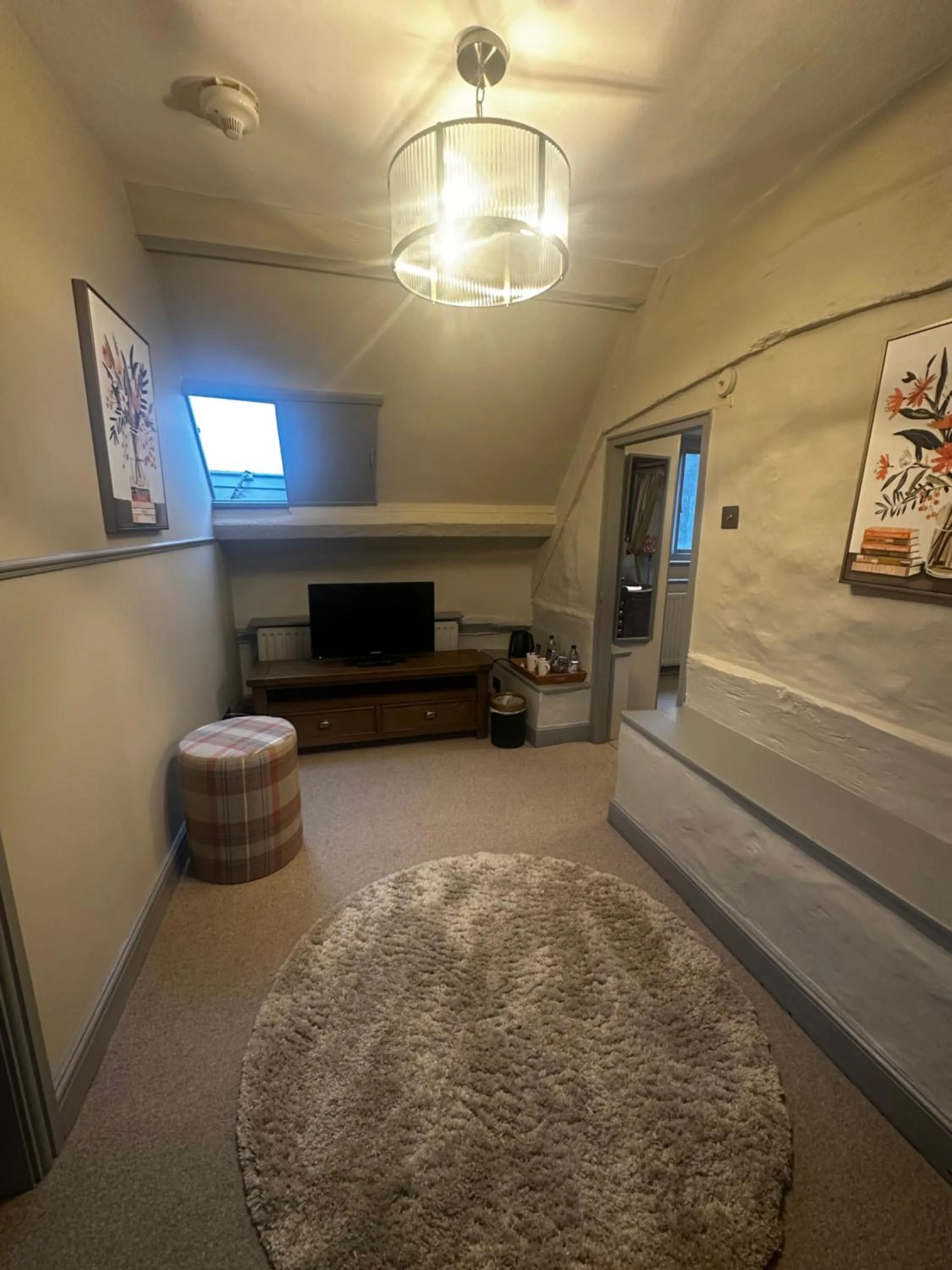 Living room, Bed in The Ancient Gatehouse & Rugantino Restaurant