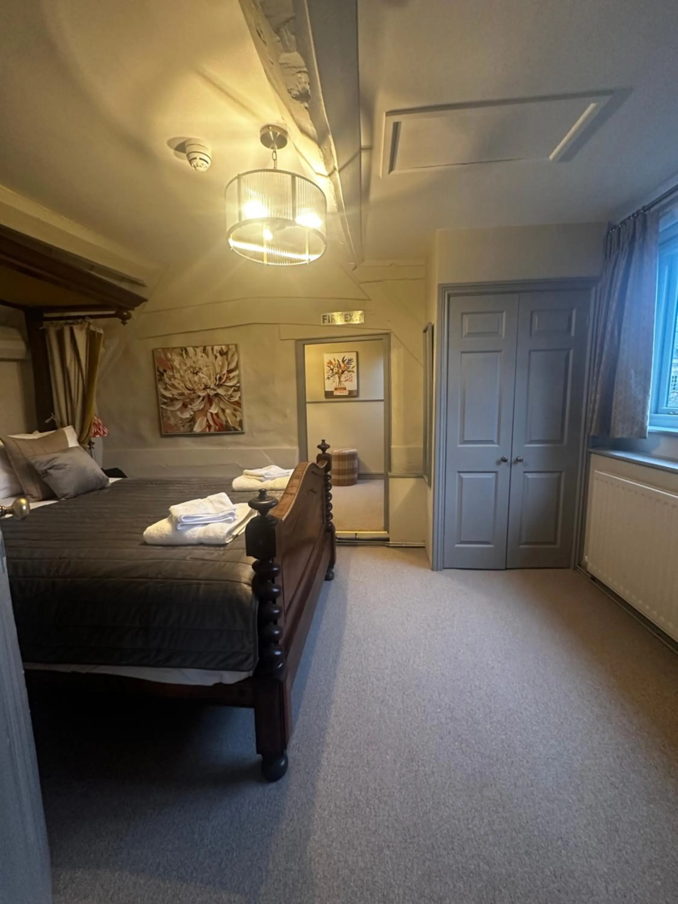 Bed in The Ancient Gatehouse & Rugantino Restaurant