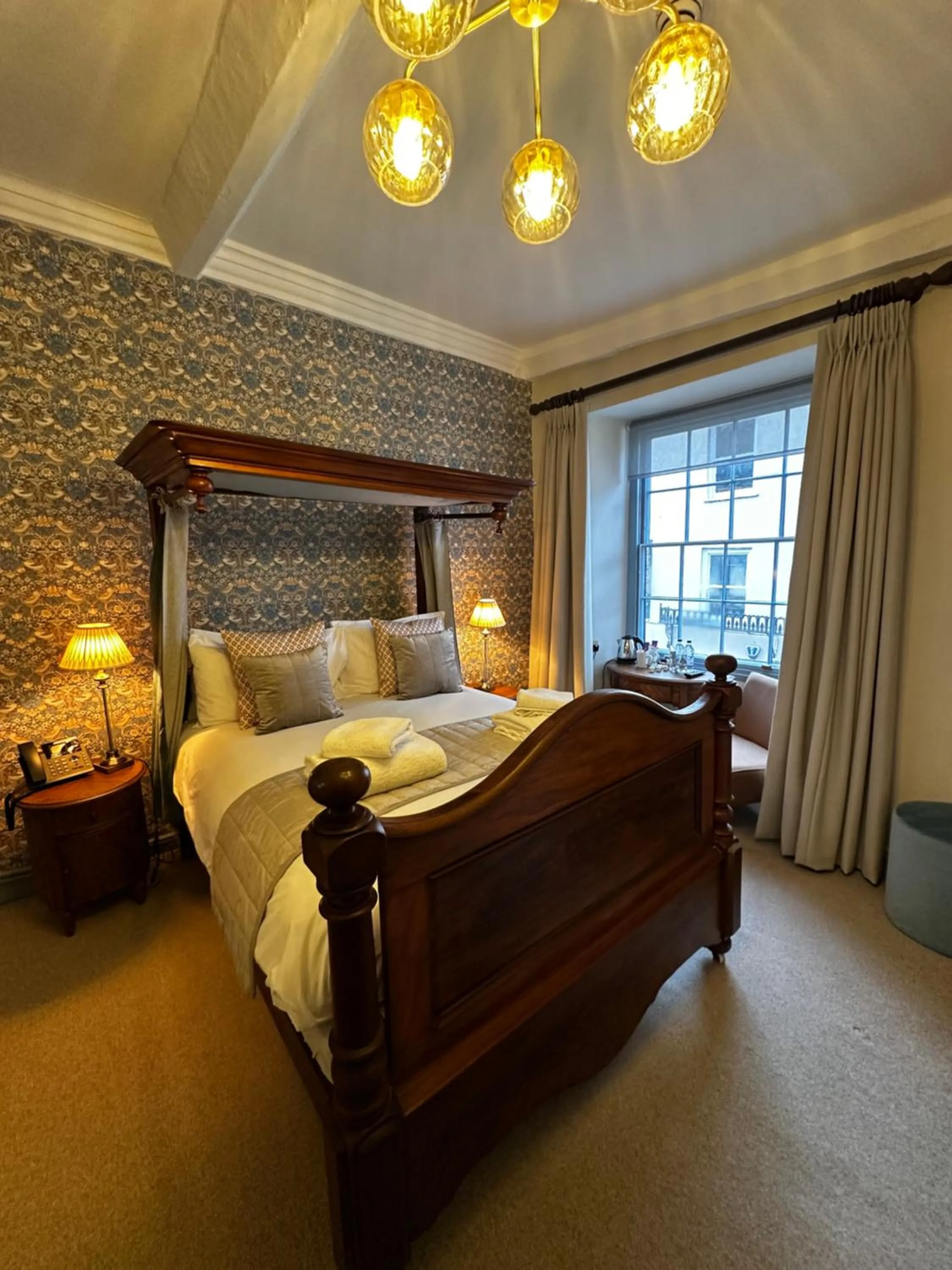 Bed in The Ancient Gatehouse & Rugantino Restaurant