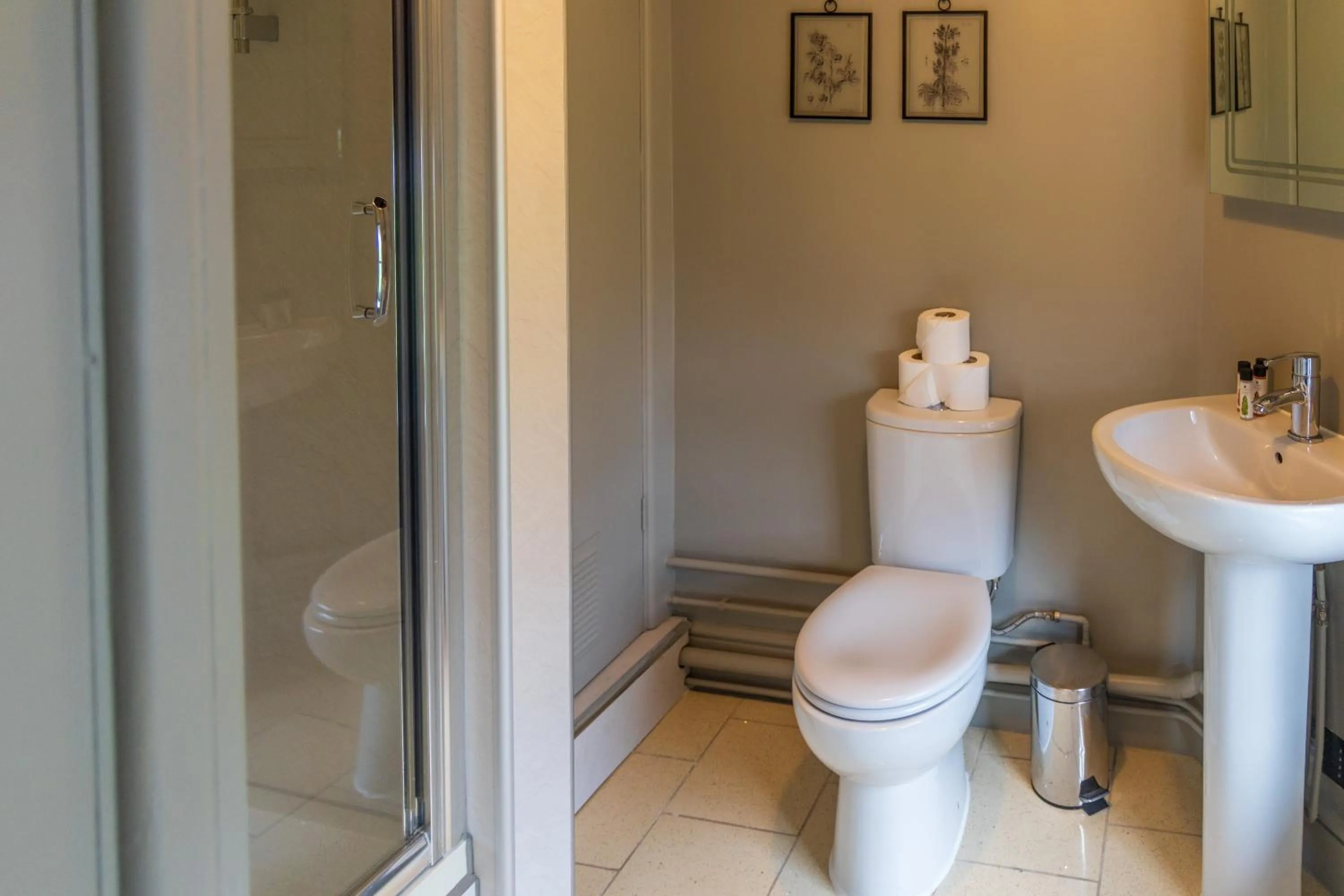 Toilet in The Ancient Gatehouse & Rugantino Restaurant