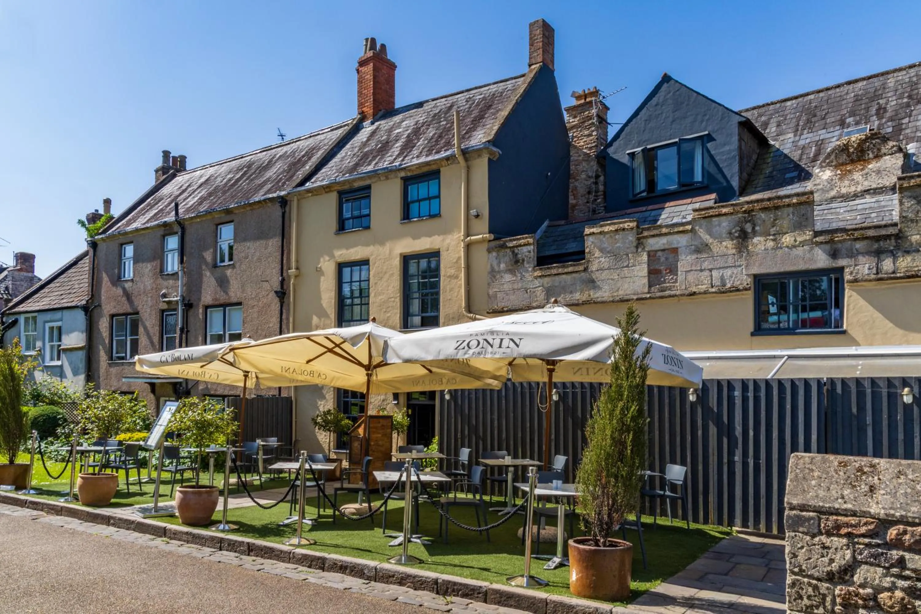 Spring in The Ancient Gatehouse & Rugantino Restaurant