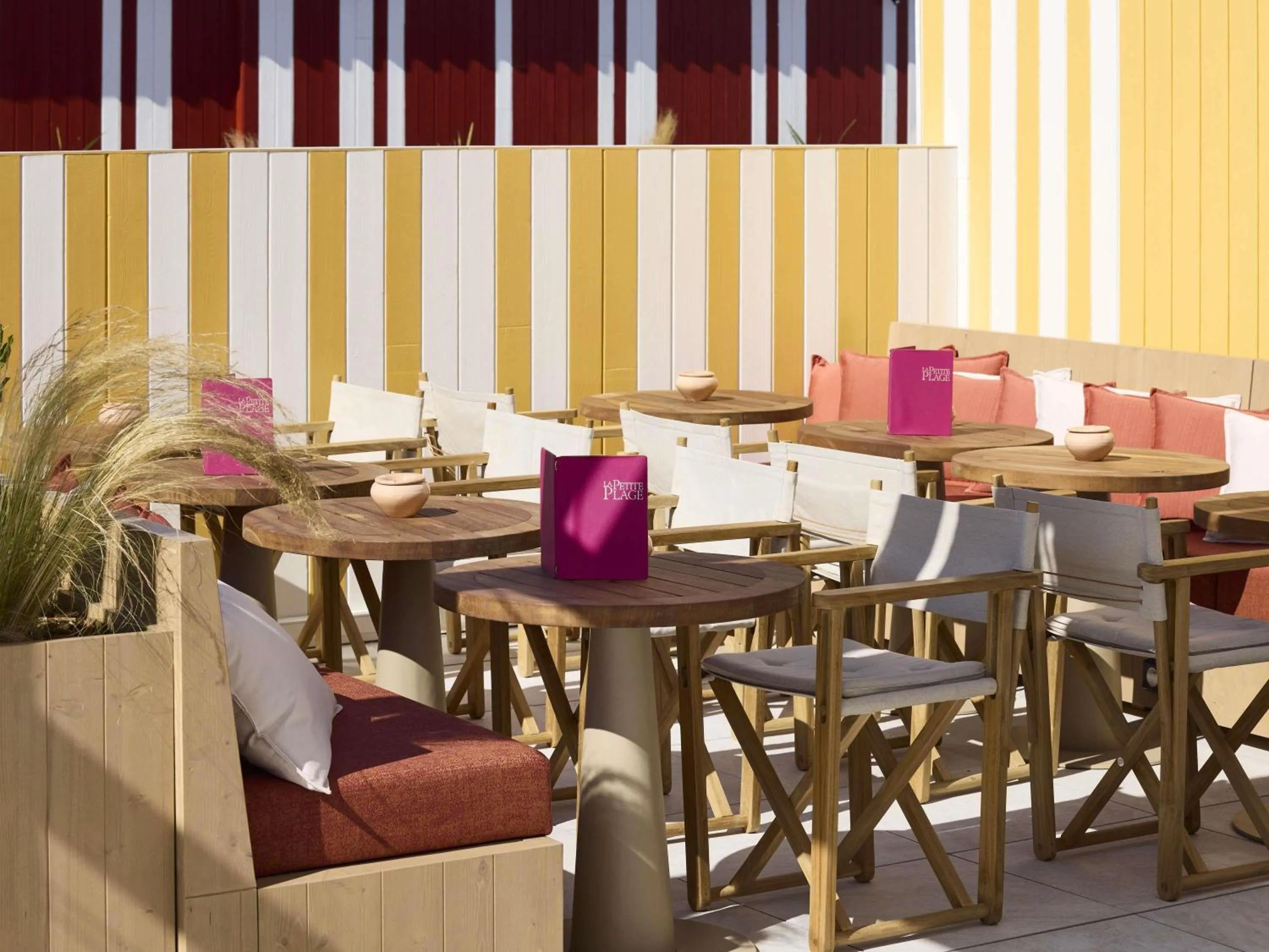 Lounge or bar in Le Talaia Hôtel & Spa Biarritz - MGallery Collection