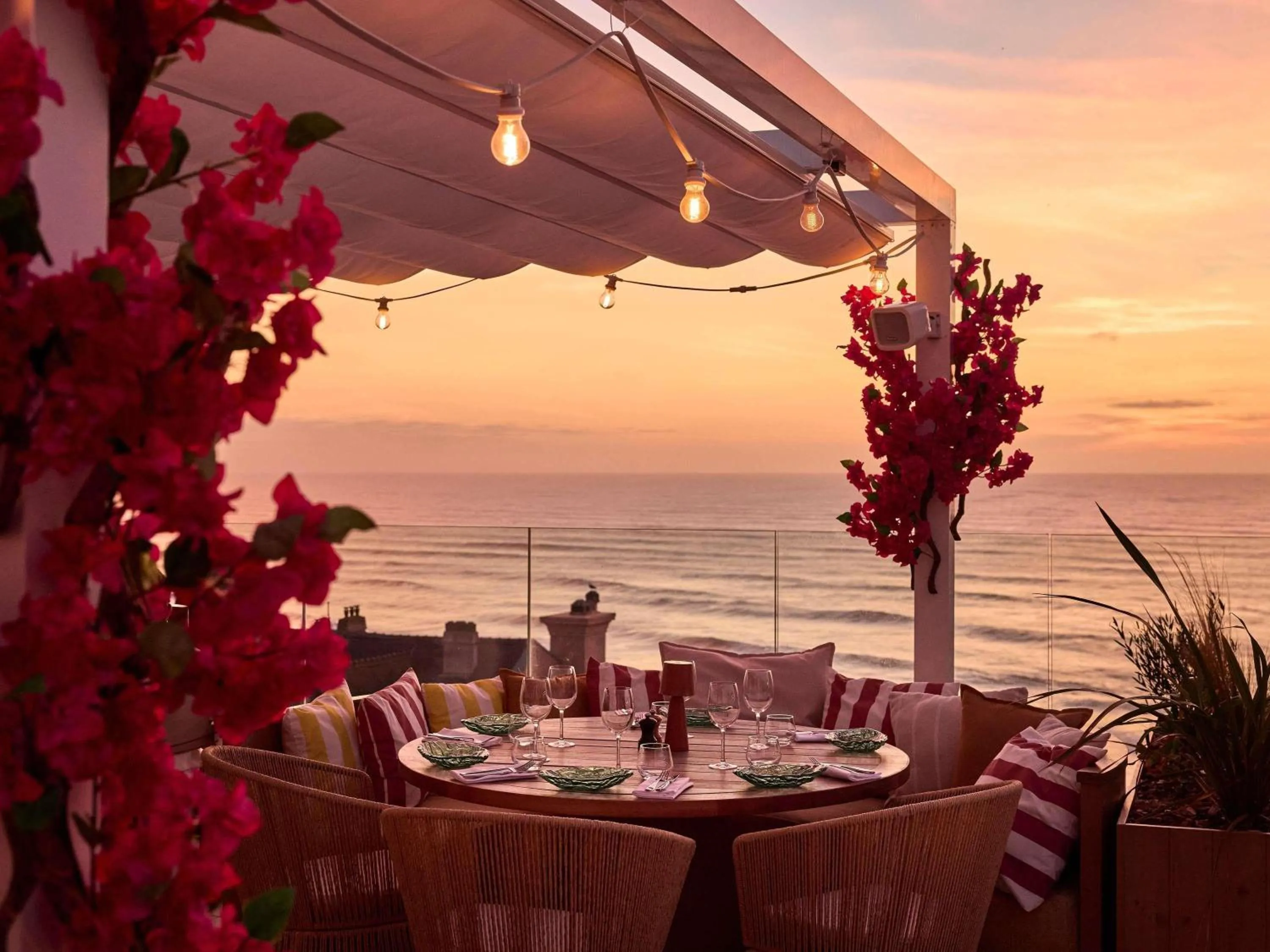 Lounge or bar in Le Talaia Hôtel & Spa Biarritz - MGallery Collection