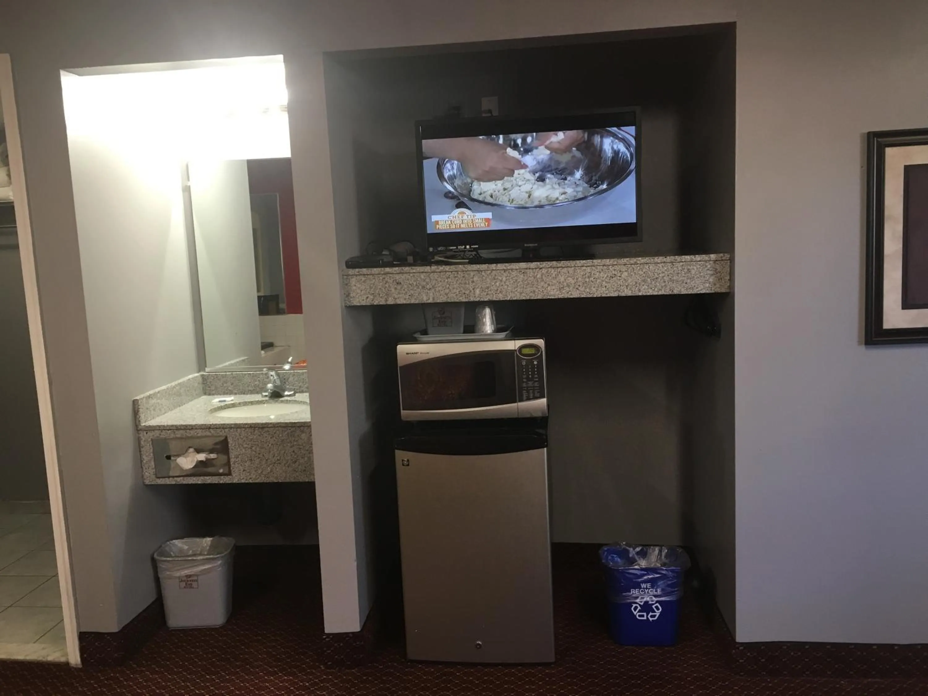 TV and multimedia in Haven Inn & Suites