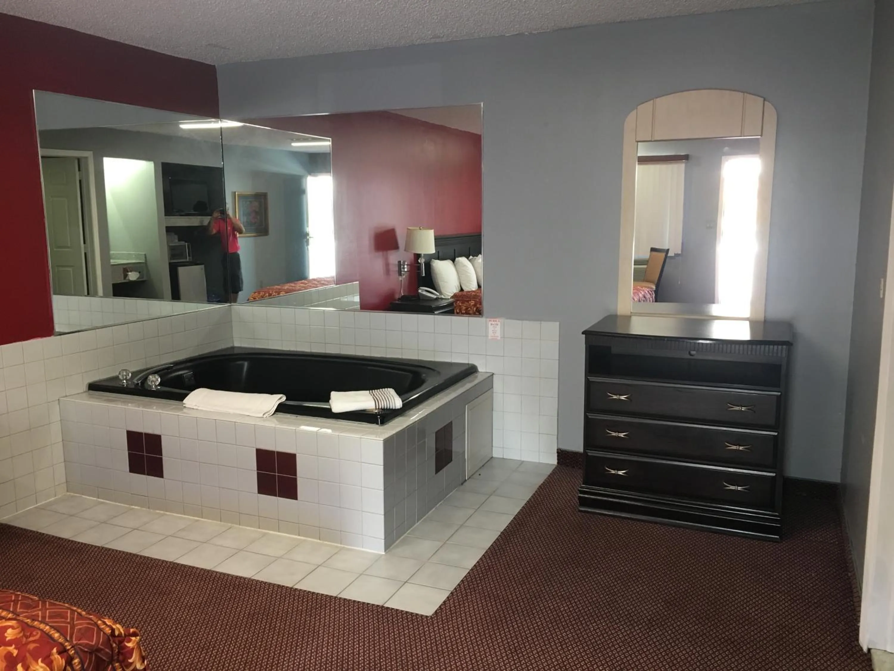 Hot Tub in Haven Inn & Suites