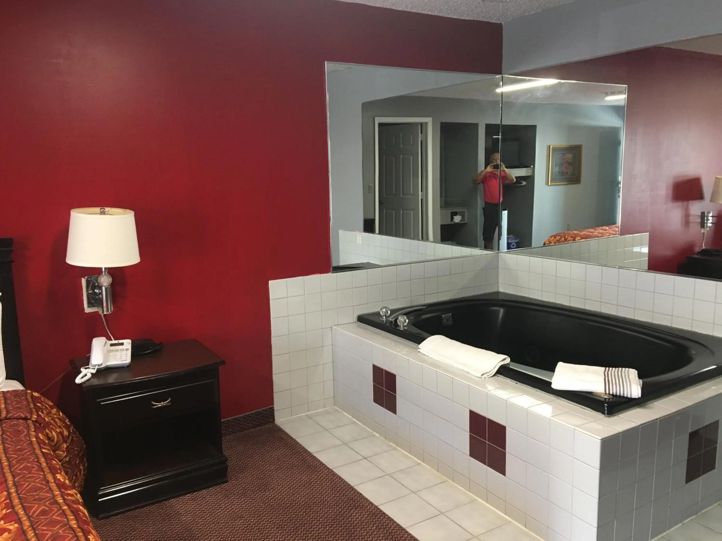 Hot Tub in Haven Inn & Suites