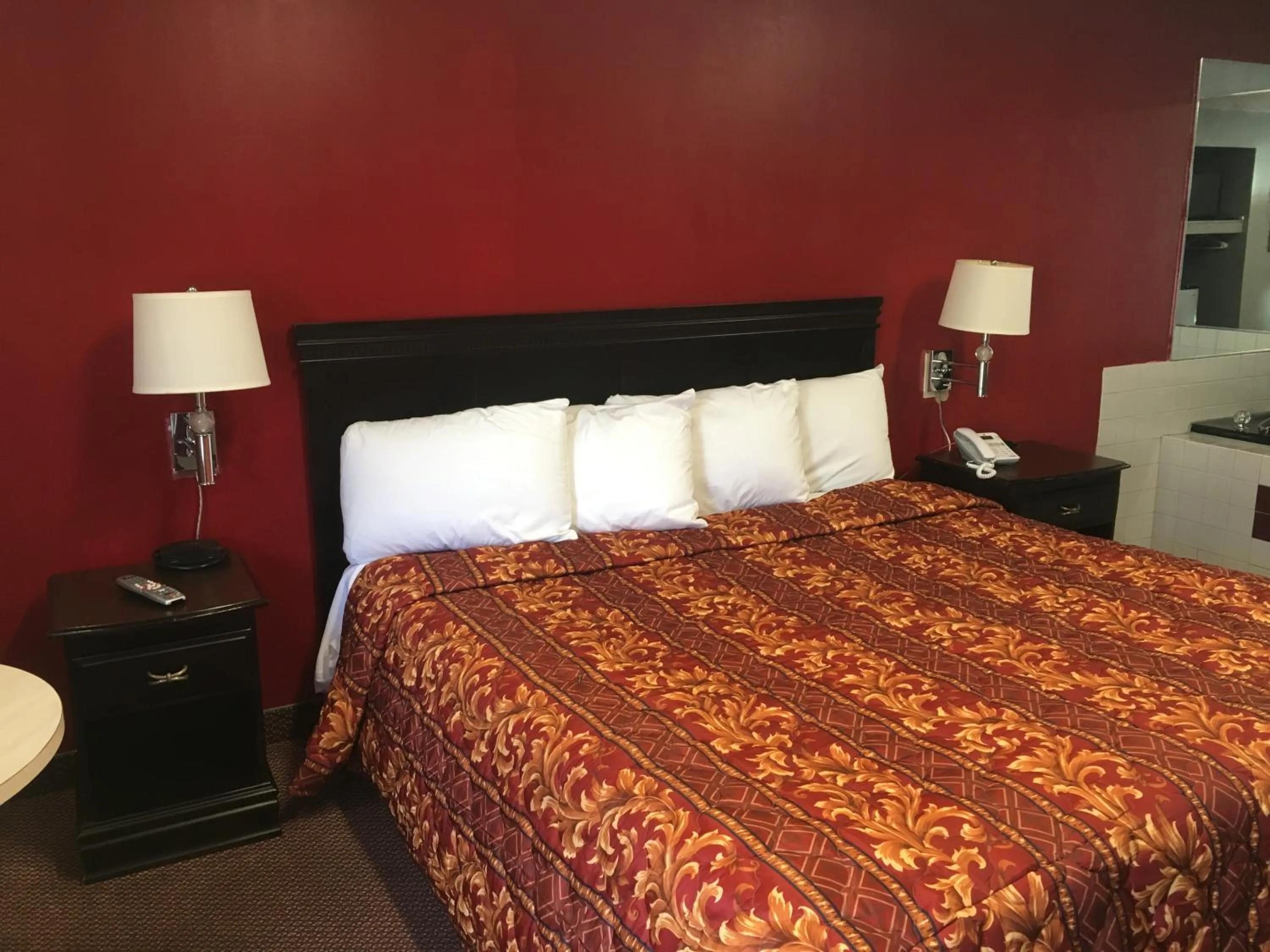 Bed in Haven Inn & Suites