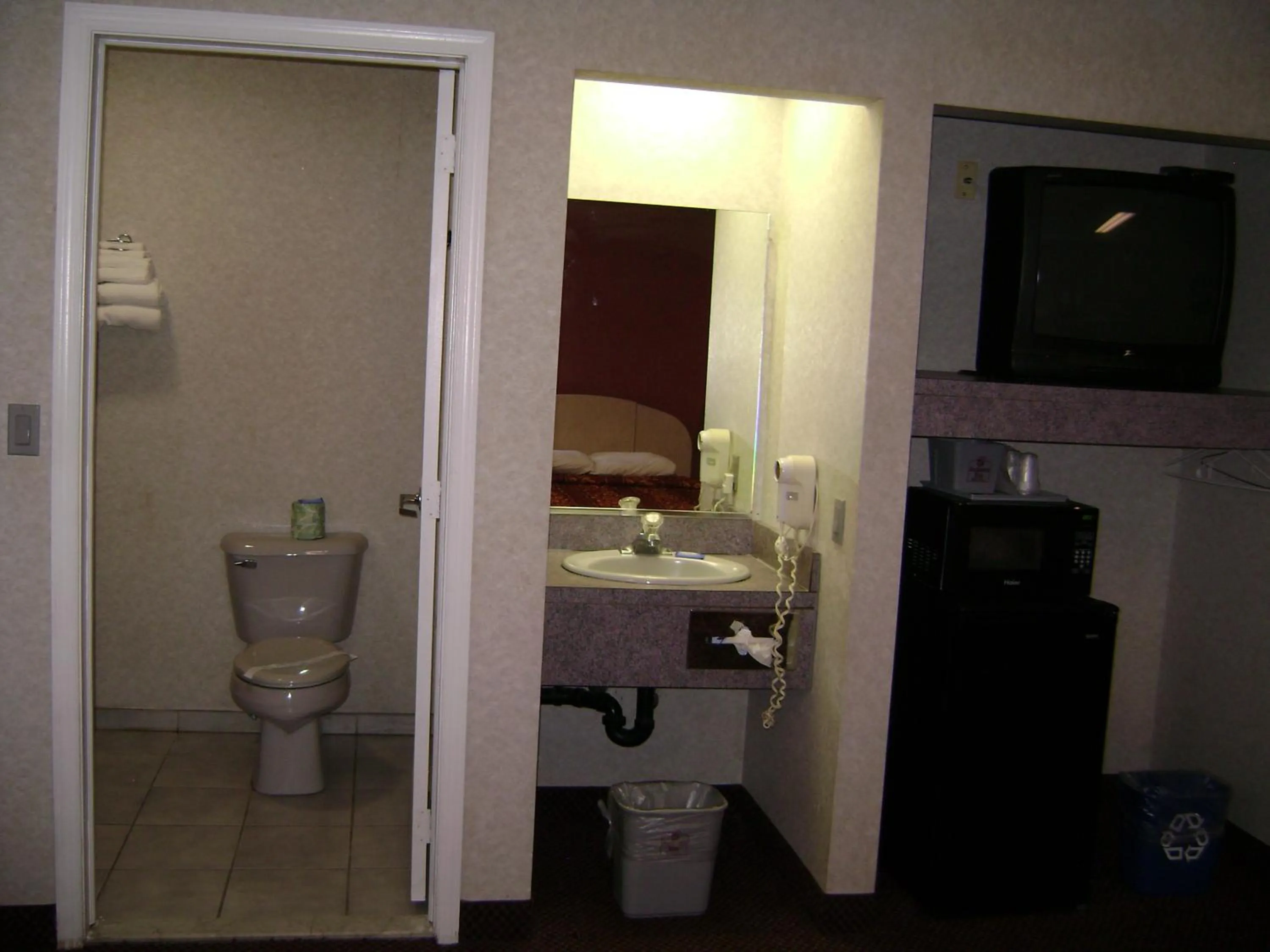 Toilet in Haven Inn & Suites