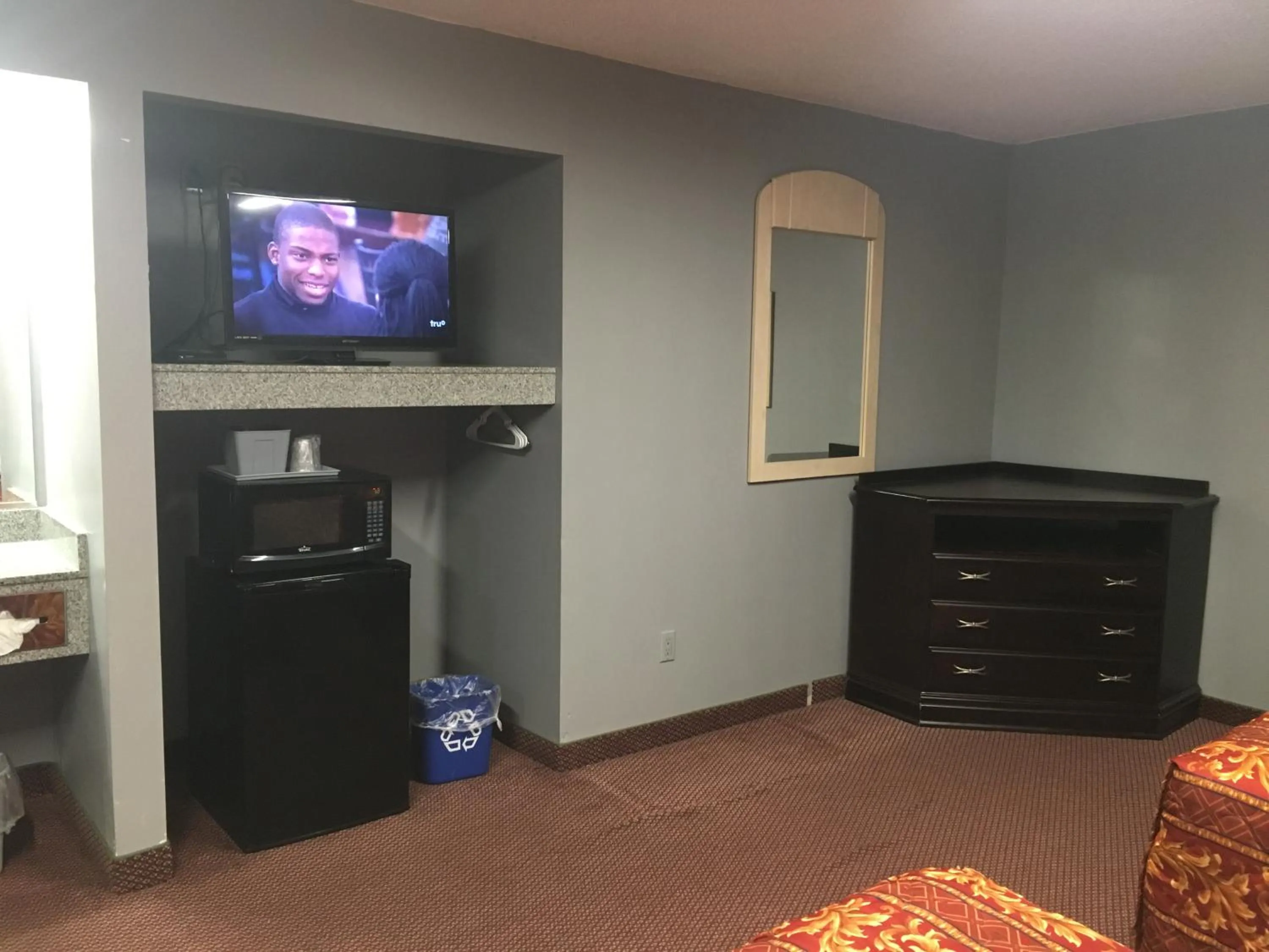 TV and multimedia in Haven Inn & Suites