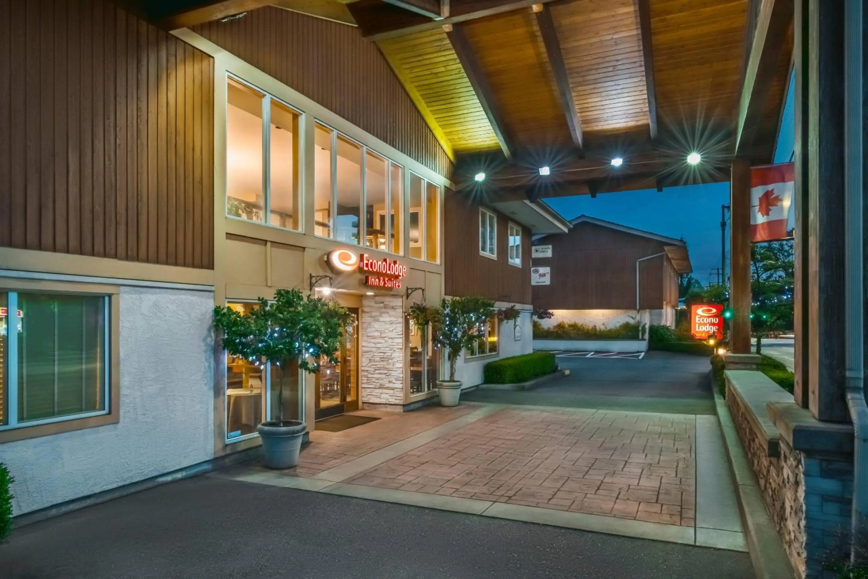 Property building in Econo Lodge Inn & Suites