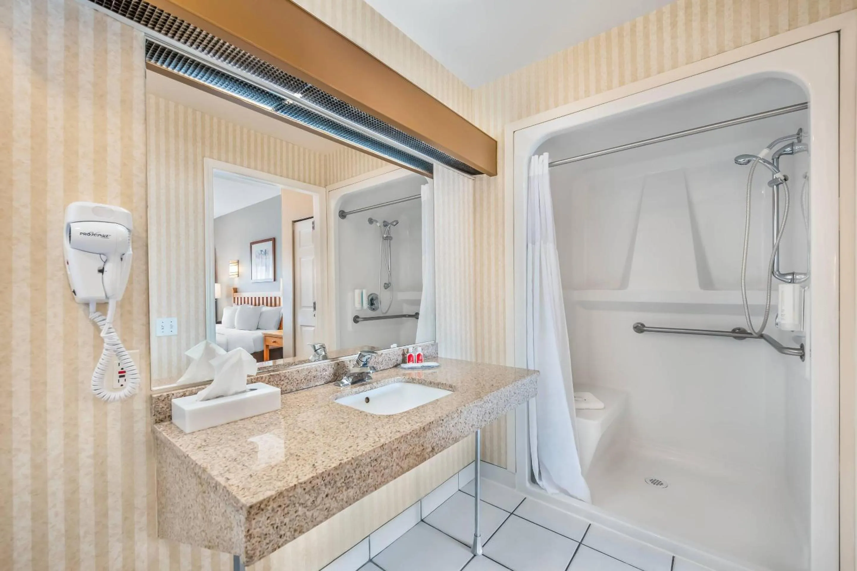 Bedroom in Econo Lodge Inn & Suites