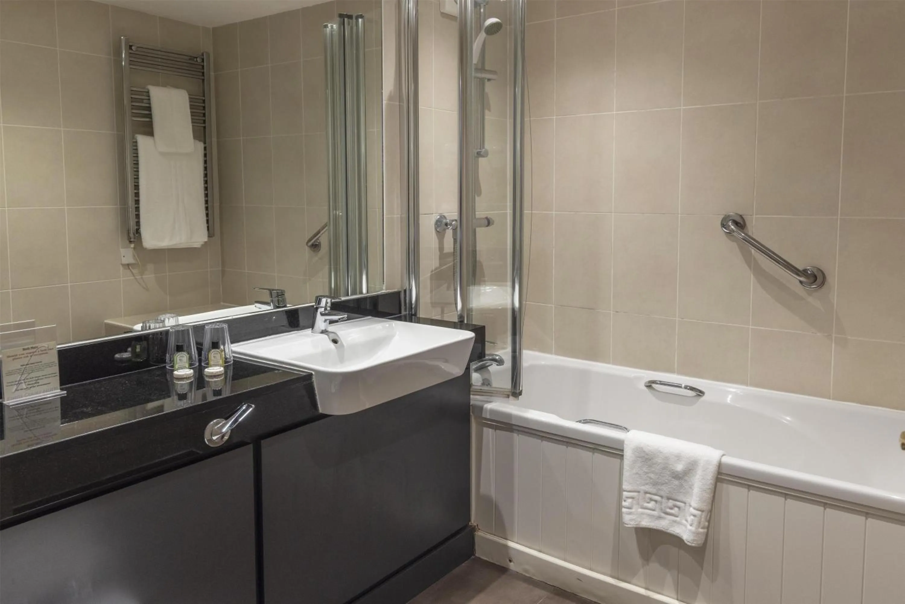 Bathroom in Kings Court Hotel Alcester, BW Signature Collection