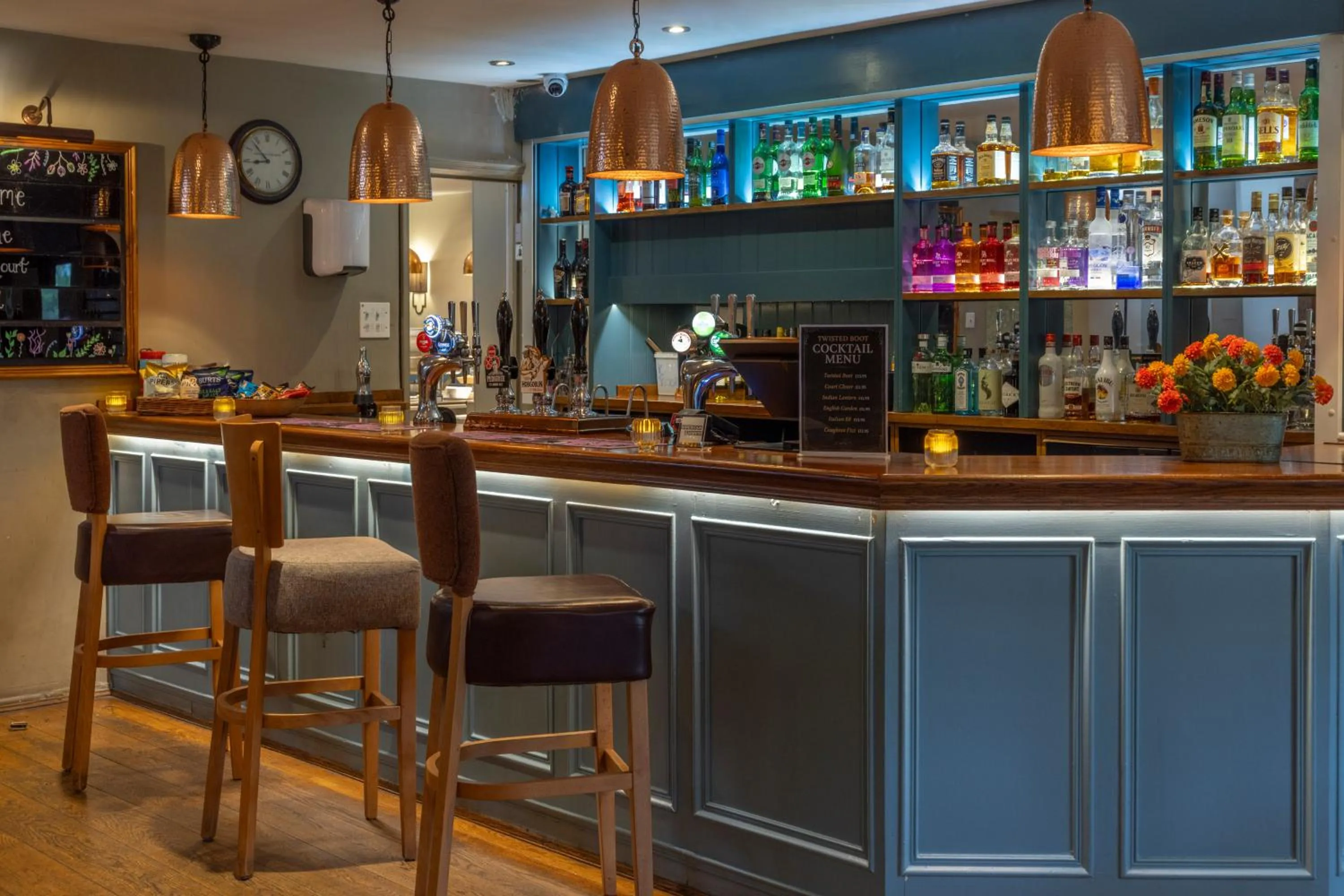 Food and drinks in Kings Court Hotel Alcester, BW Signature Collection