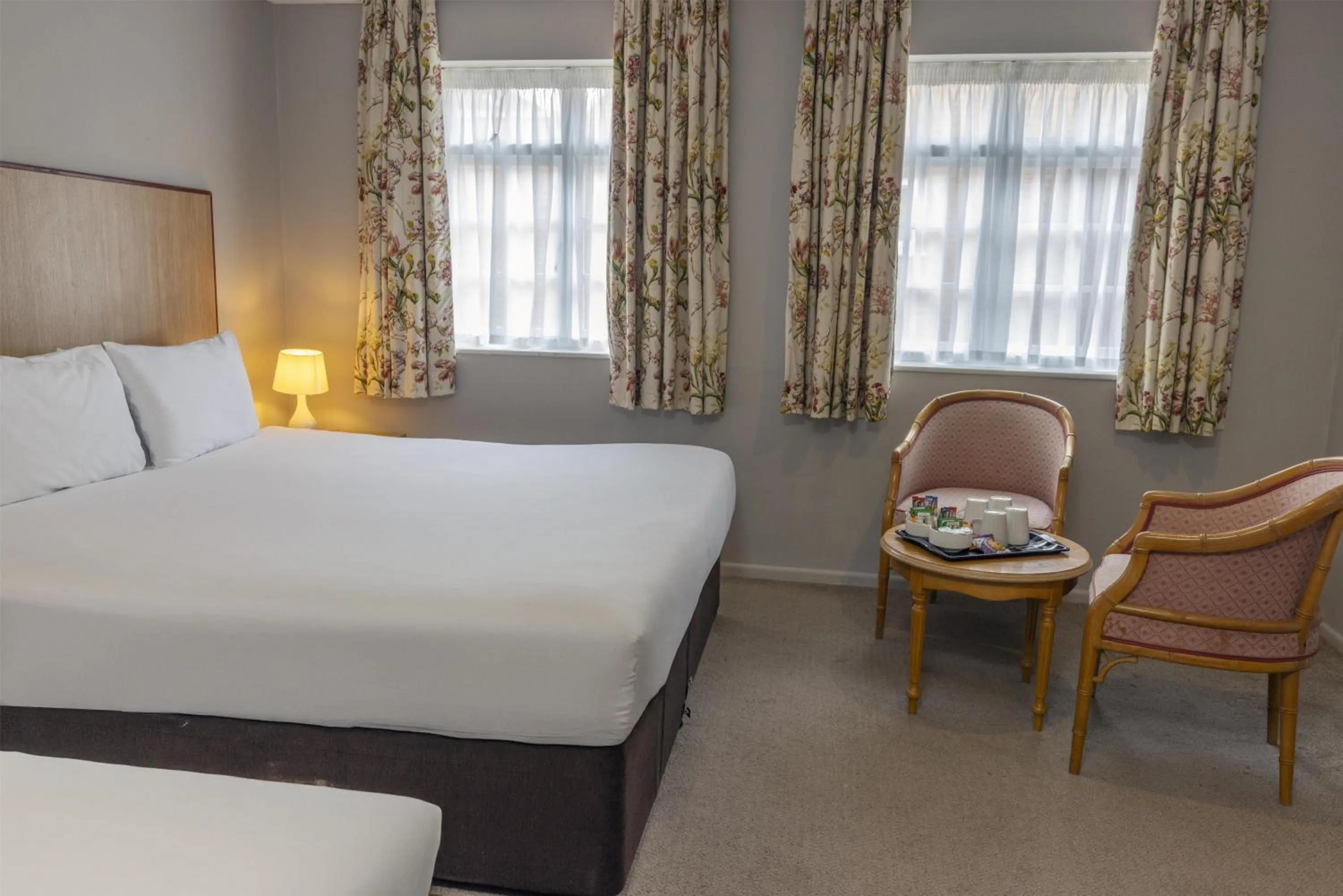 Bedroom, Bed in Kings Court Hotel Alcester, BW Signature Collection