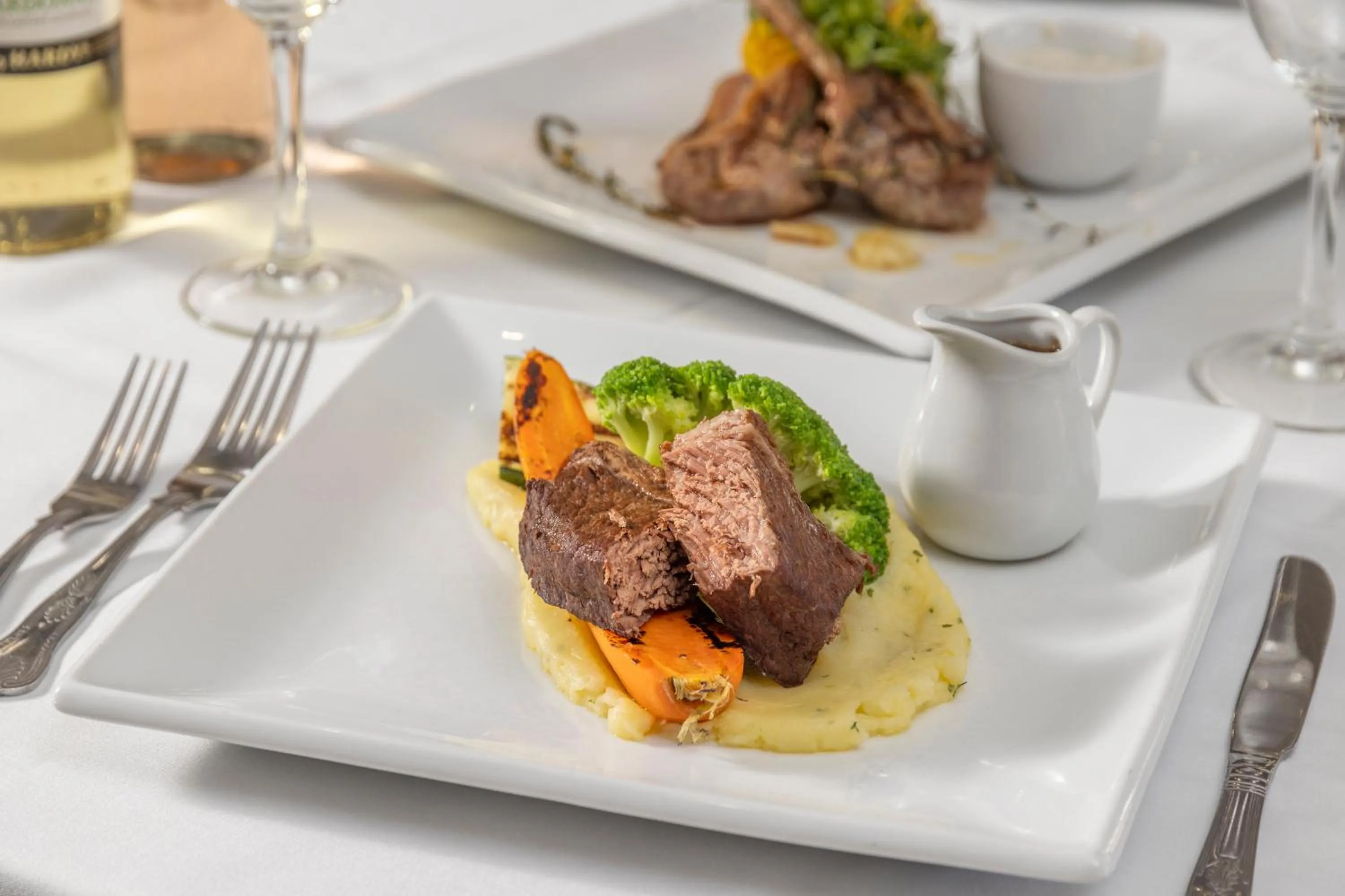 Food and drinks in Kings Court Hotel Alcester, BW Signature Collection