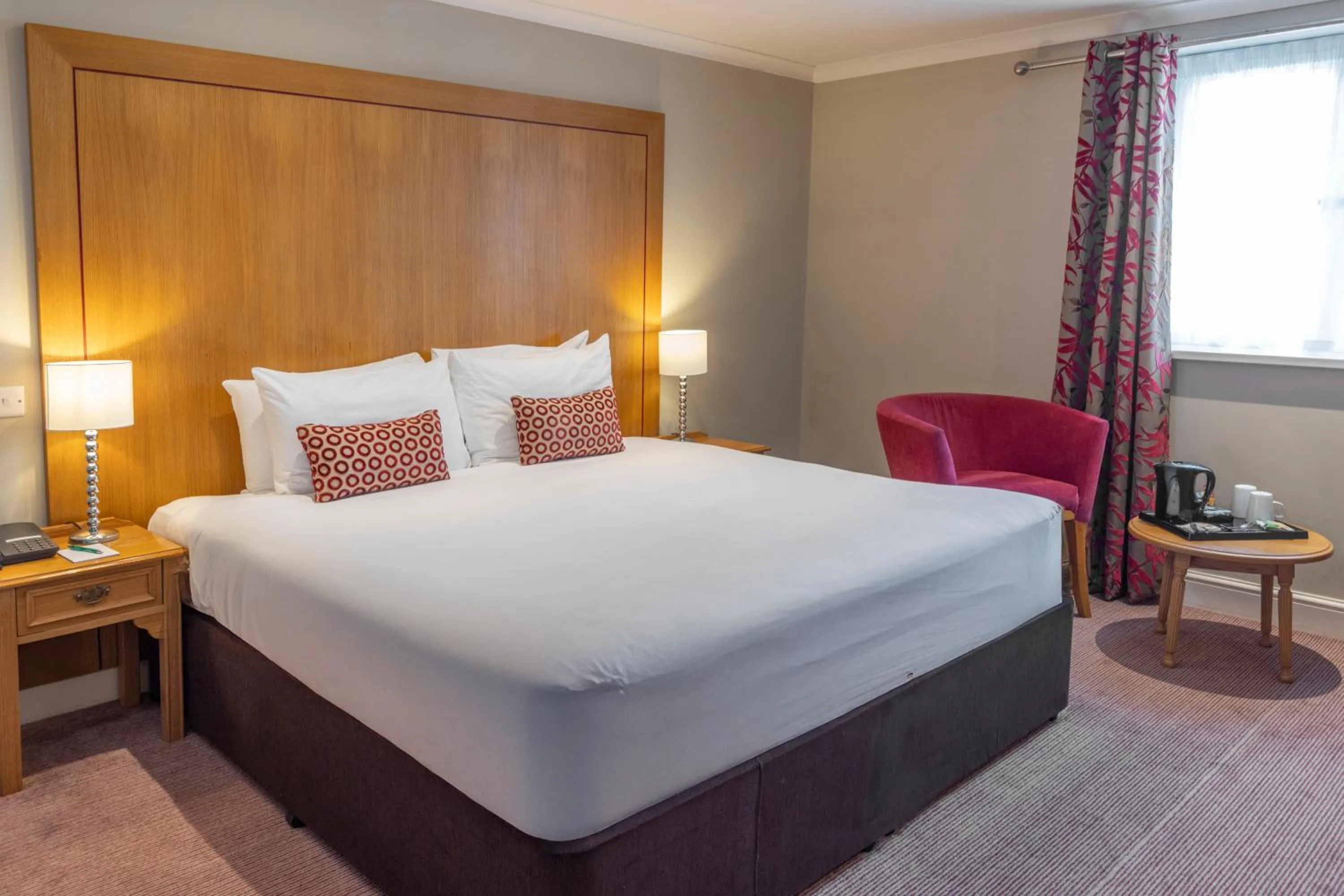 Bed in Kings Court Hotel Alcester, BW Signature Collection