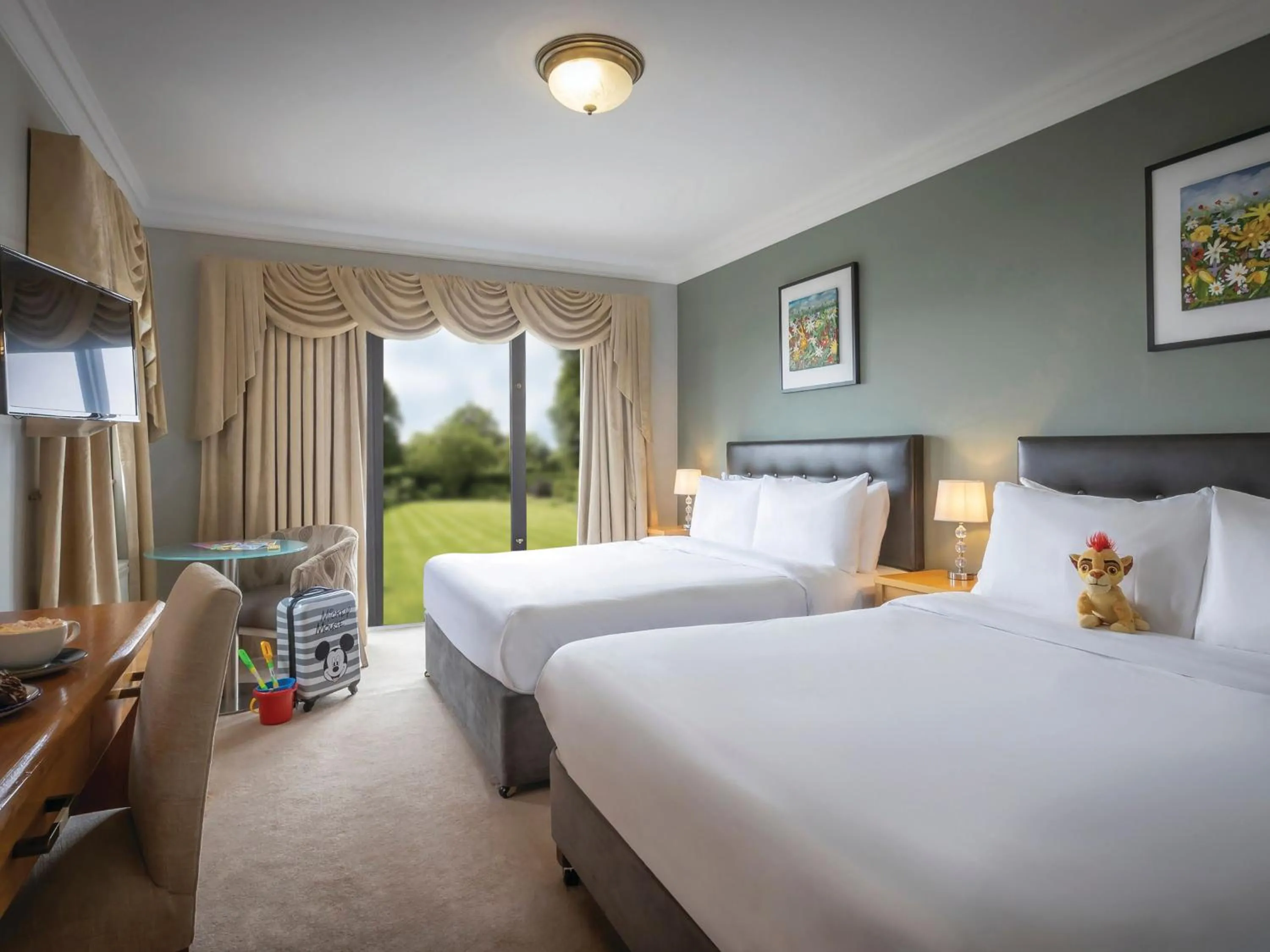 Bedroom, Bed in Shoreline Hotel