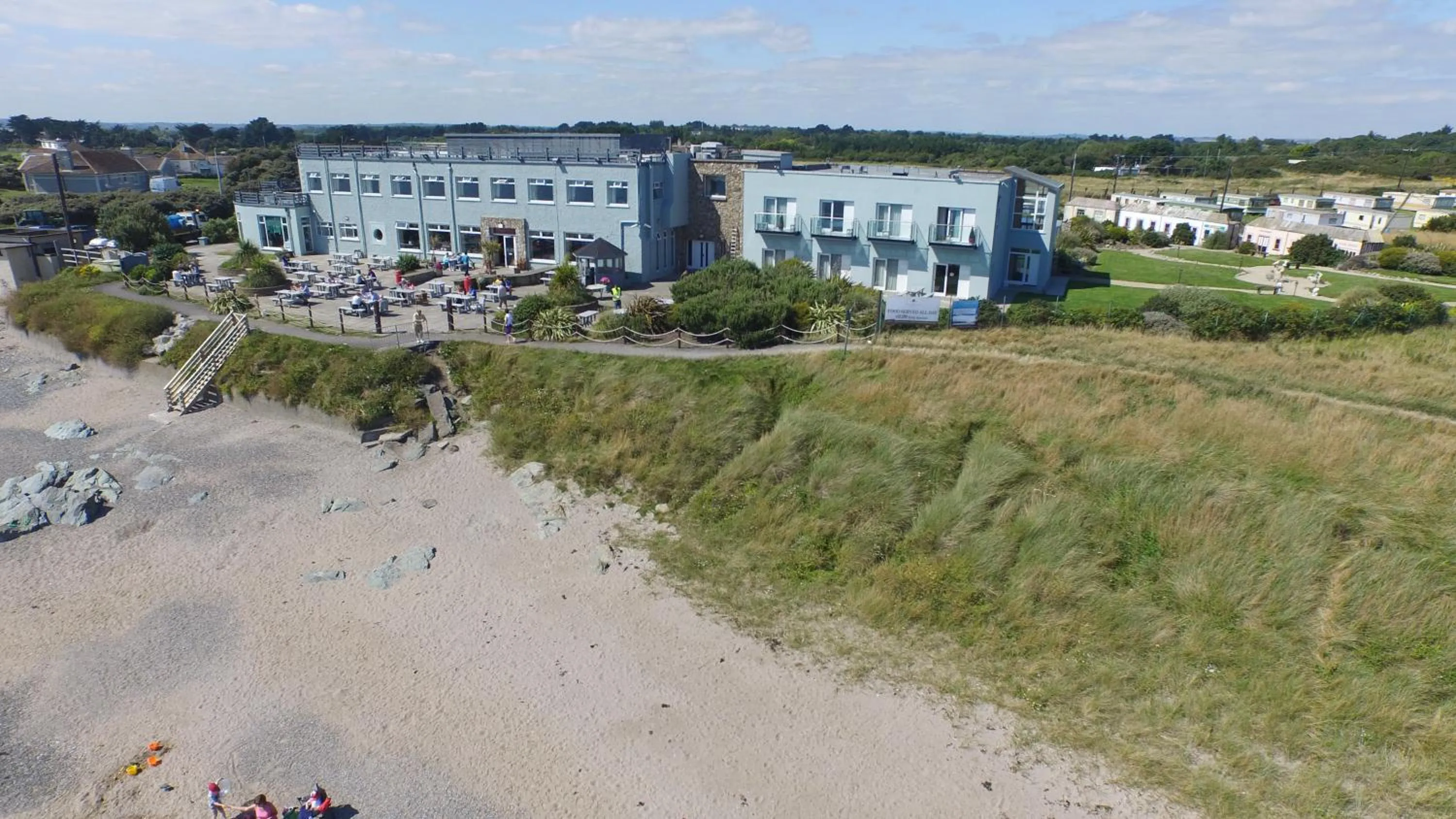 Facade/entrance in Shoreline Hotel