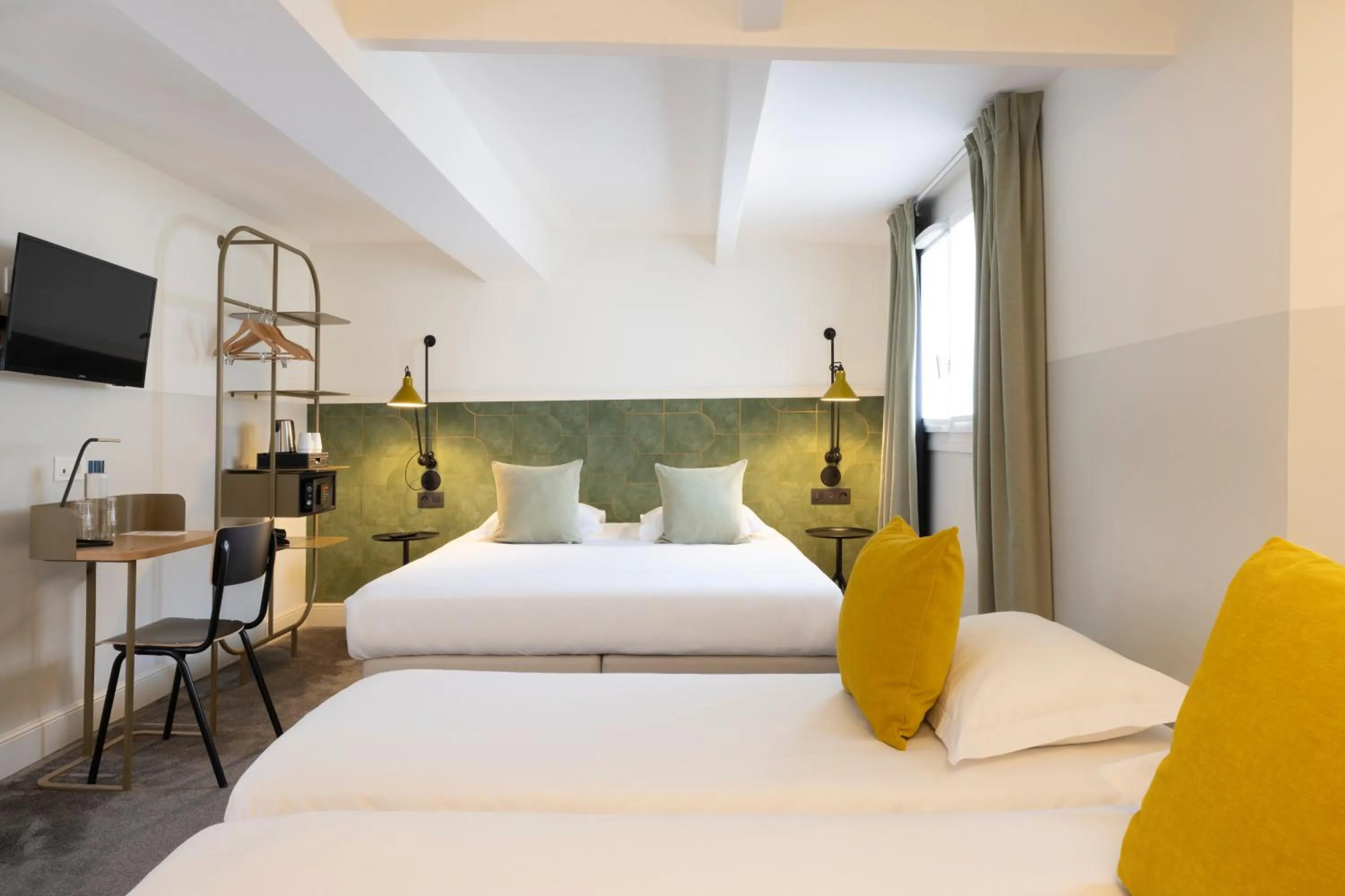 TV and multimedia, Bed in Hôtel Des Mines