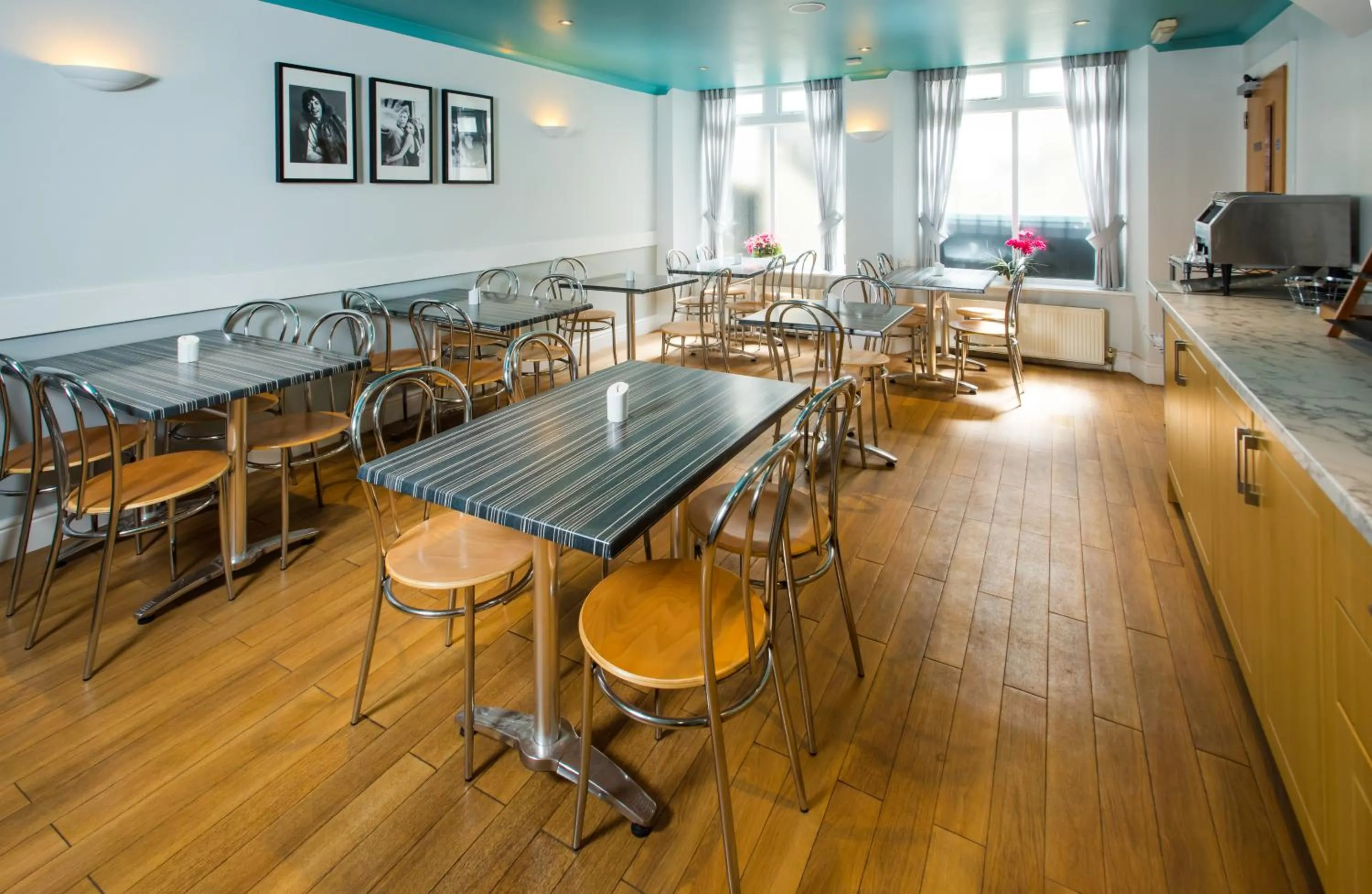 Restaurant/places to eat in Caring Hotel