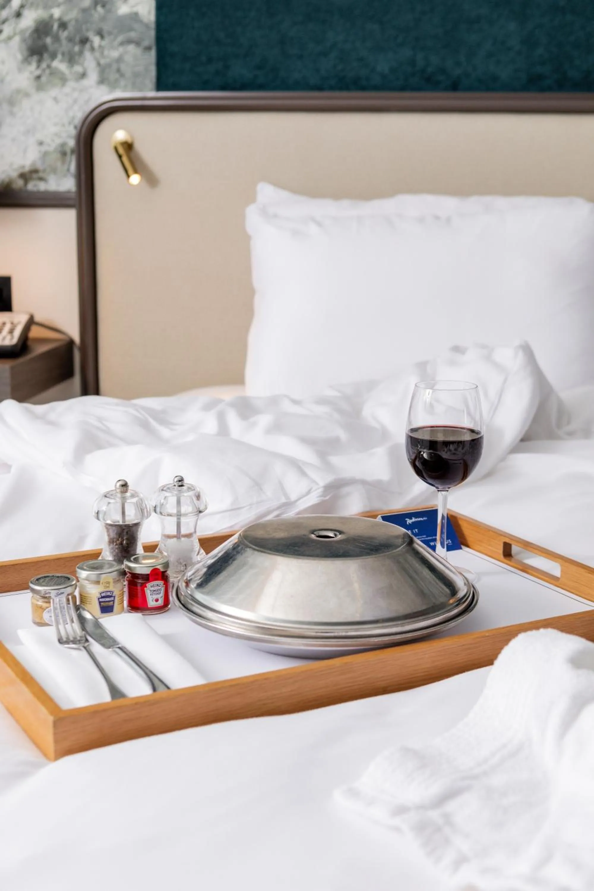 Bedroom, Bed in Radisson Blu Hotel, Glasgow