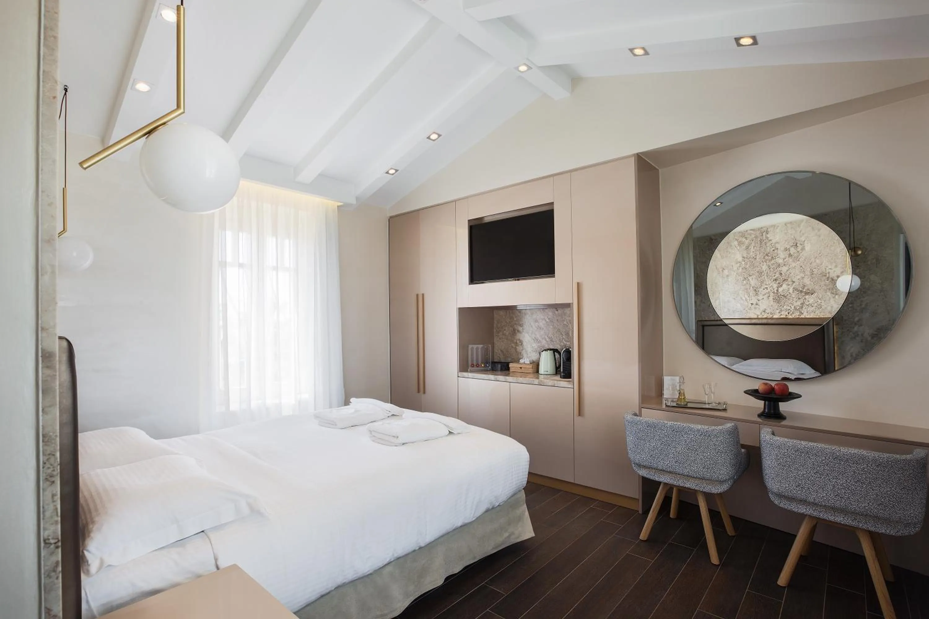 Photo of the whole room, Bed in Consolato Boutique