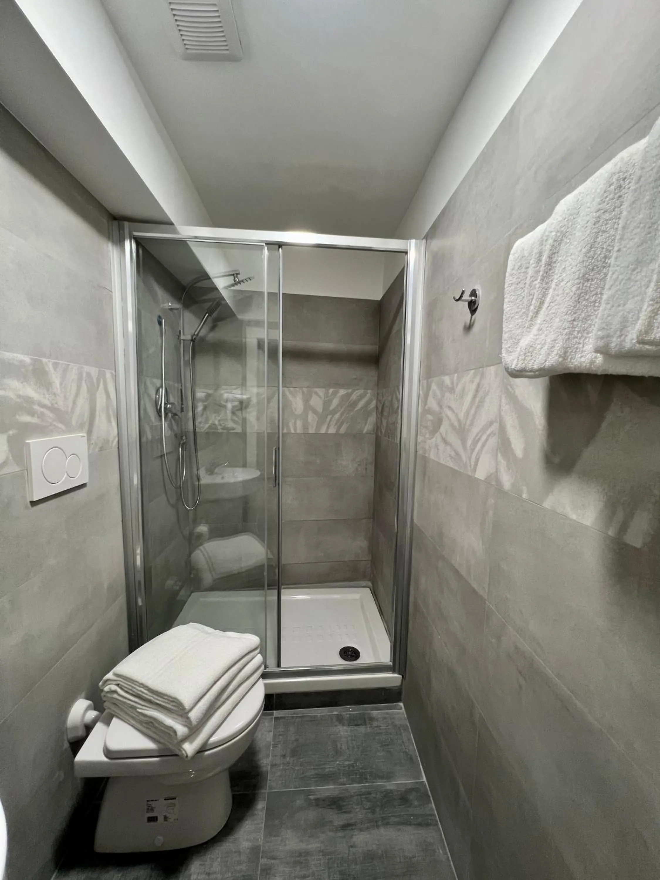 Shower in Favola Romana - Guest House